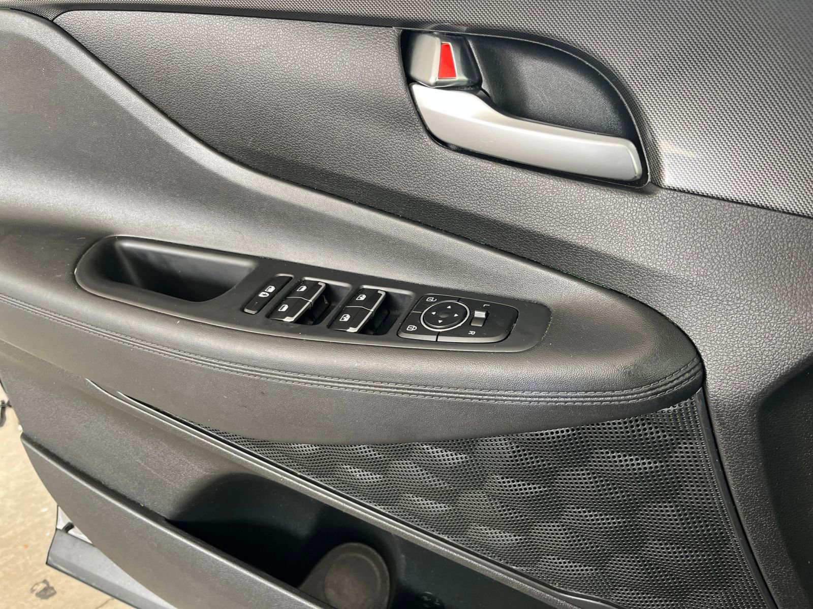 Thumbnail: 2023 Hyundai Santa Fe - 18