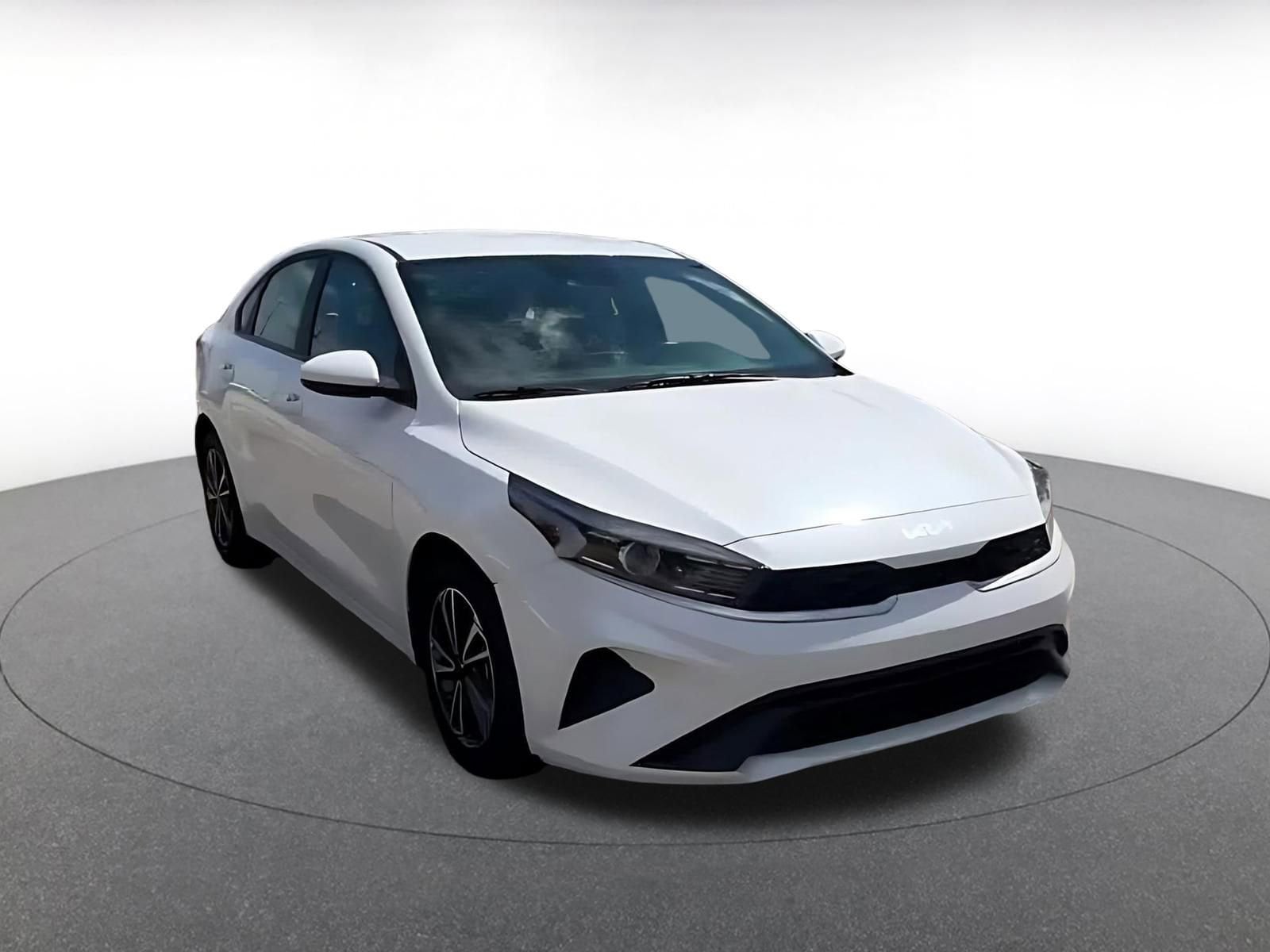 Thumbnail: 2024 Kia Forte - 3