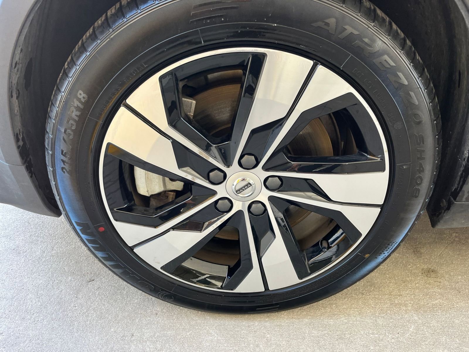 Thumbnail: 2025 Volvo S60 - 30