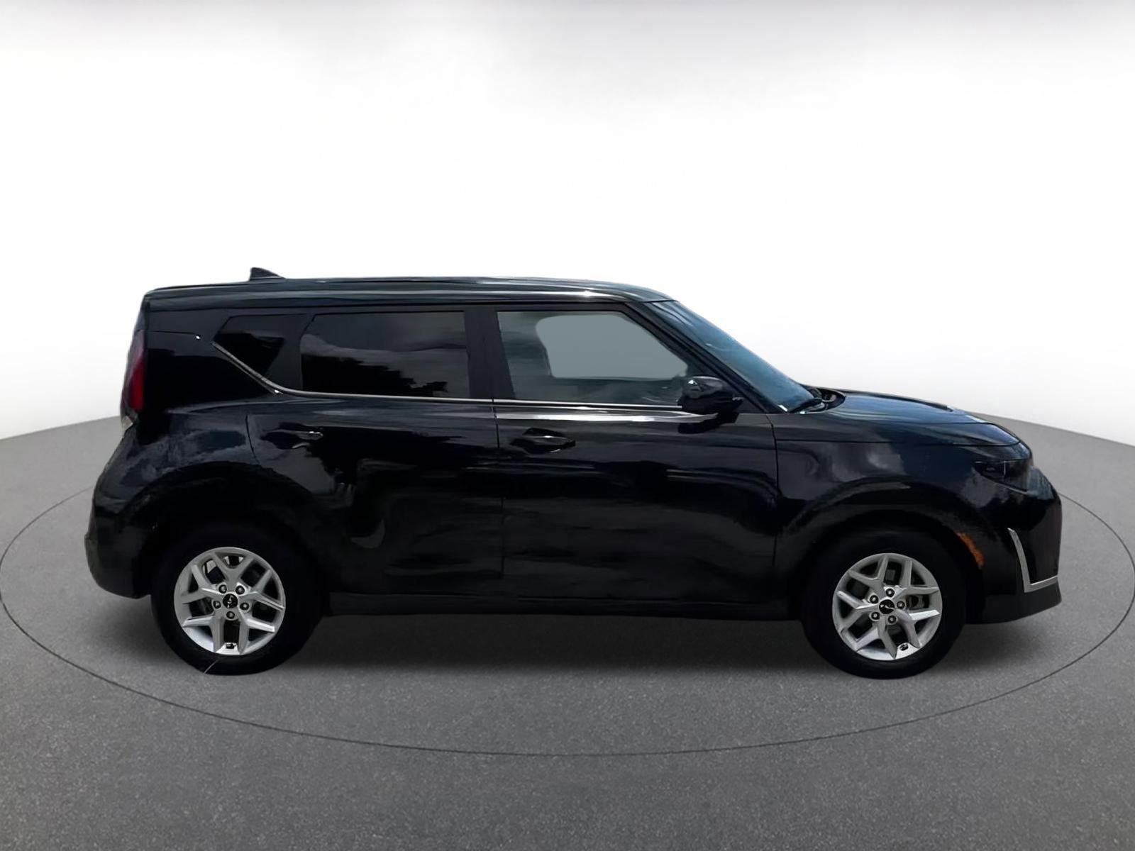 Thumbnail: 2023 Kia Soul - 16