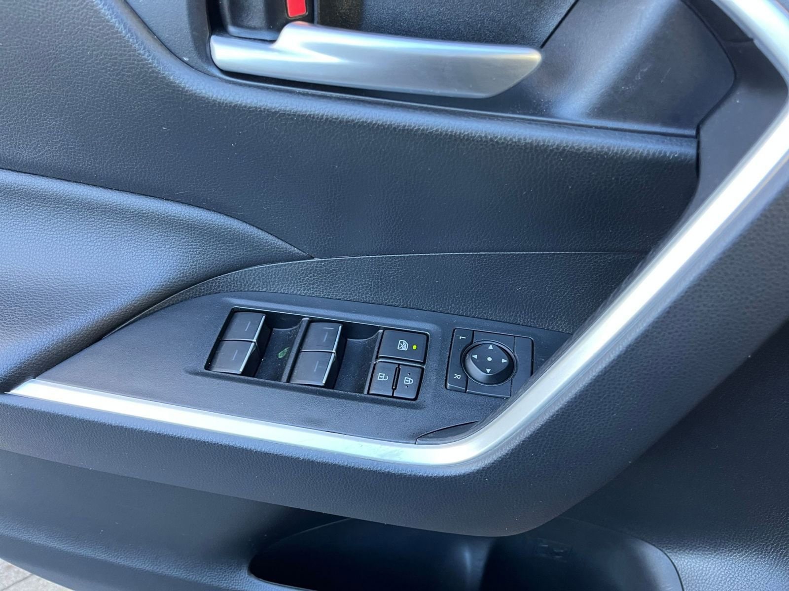 Thumbnail: 2025 Toyota RAV4 - 21