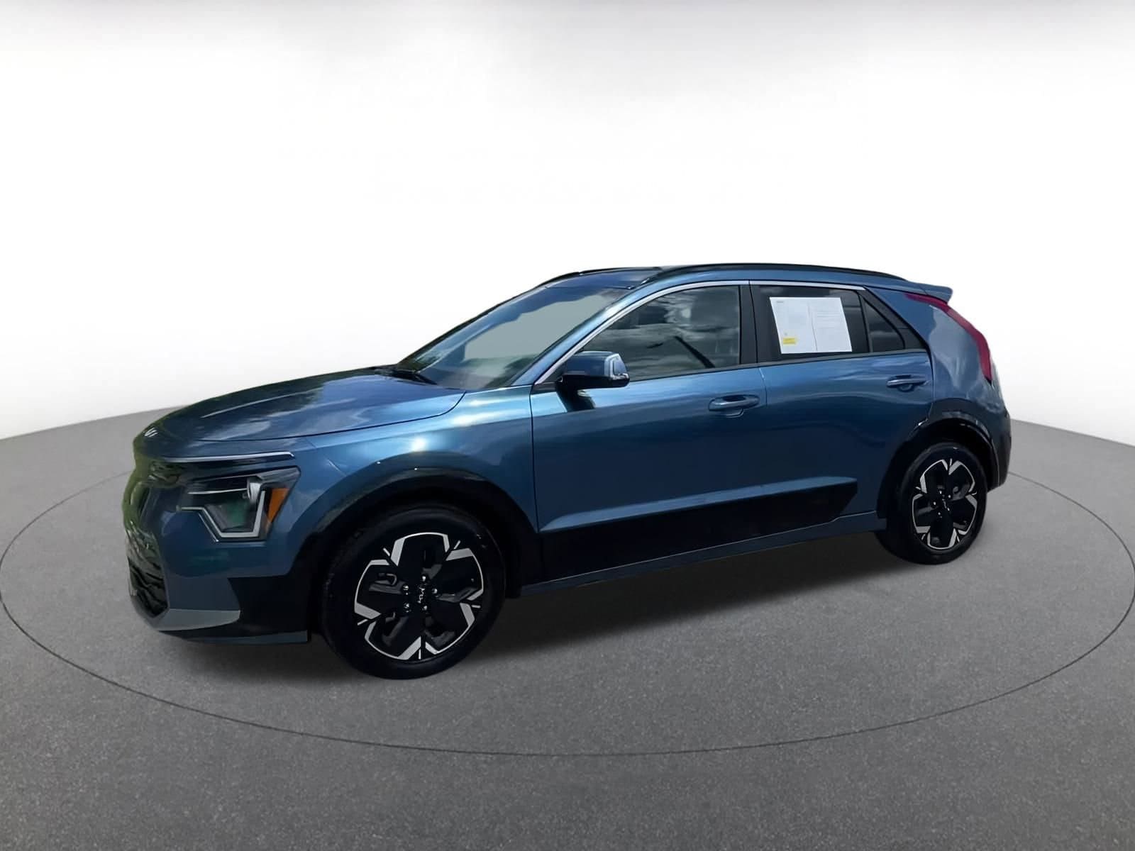 Thumbnail: 2023 Kia Niro - 7
