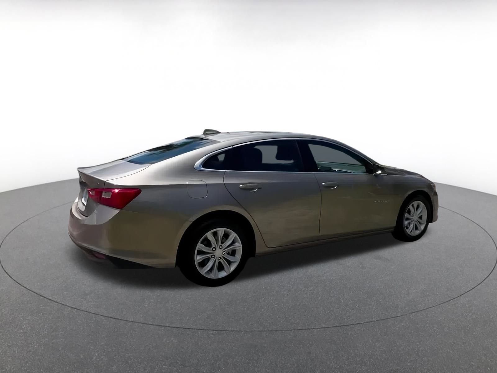 Thumbnail: 2024 Chevrolet Malibu - 12