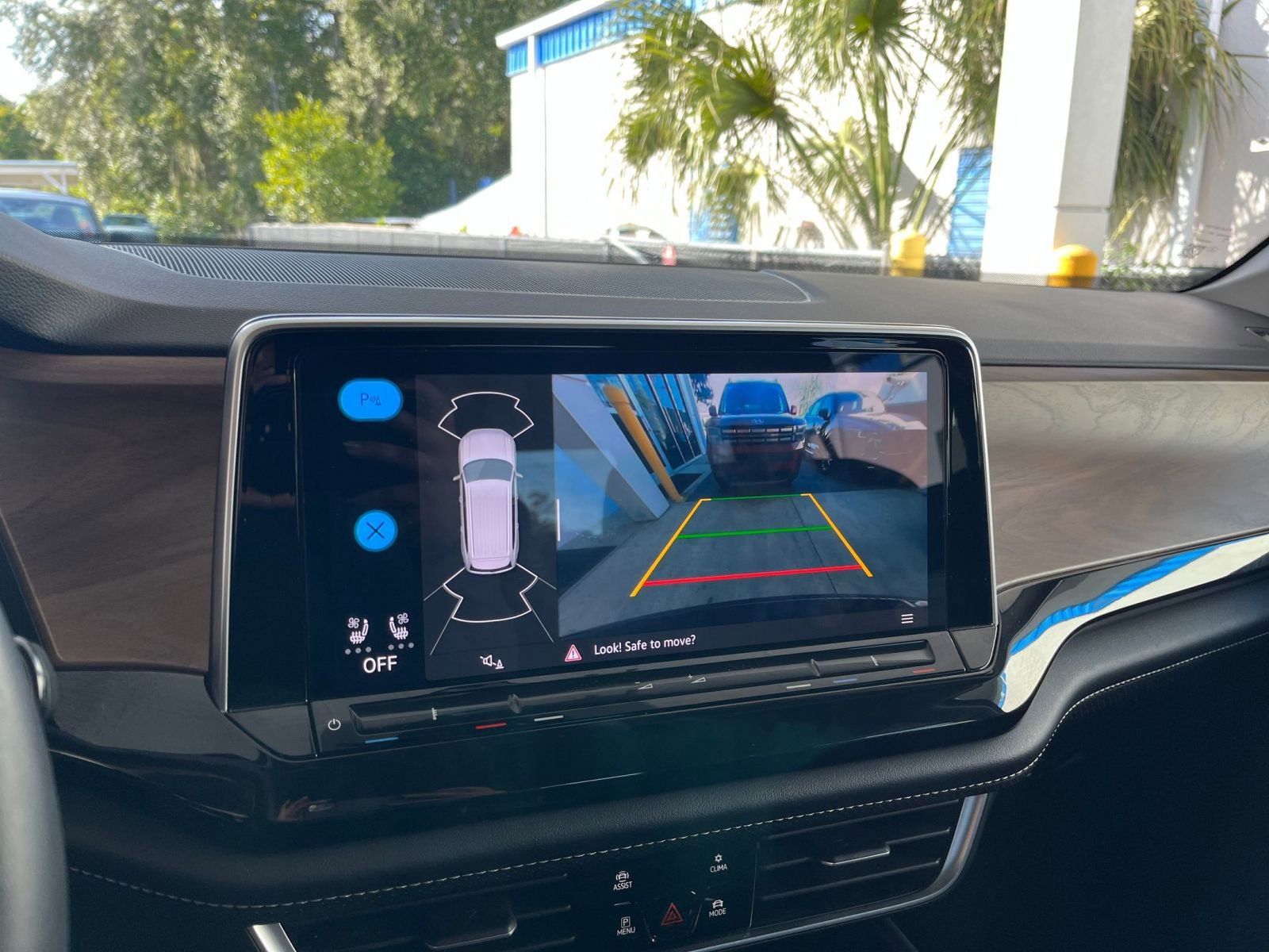 Thumbnail: 2025 Volkswagen Atlas - 17