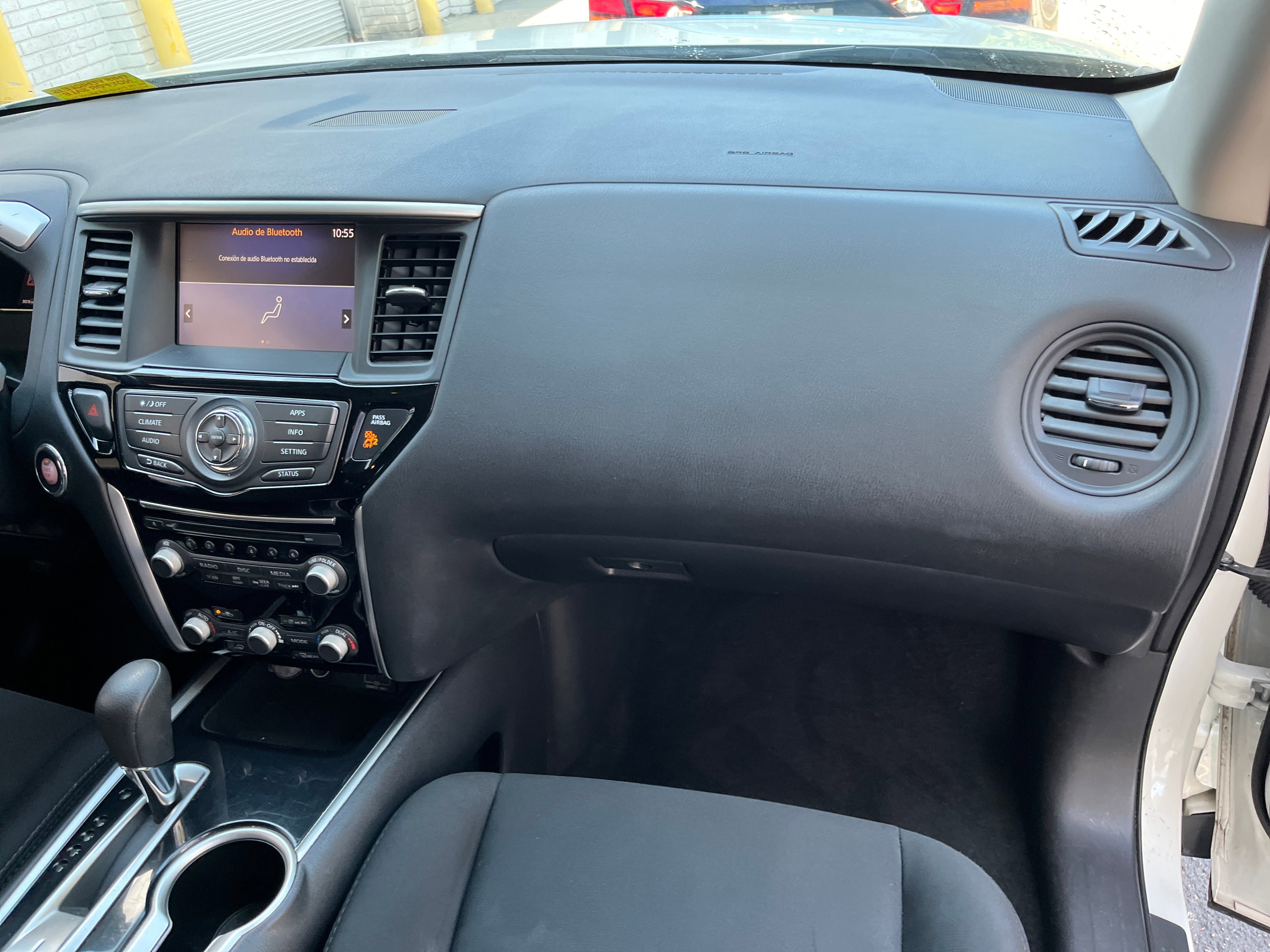 2018 Nissan Pathfinder S 34