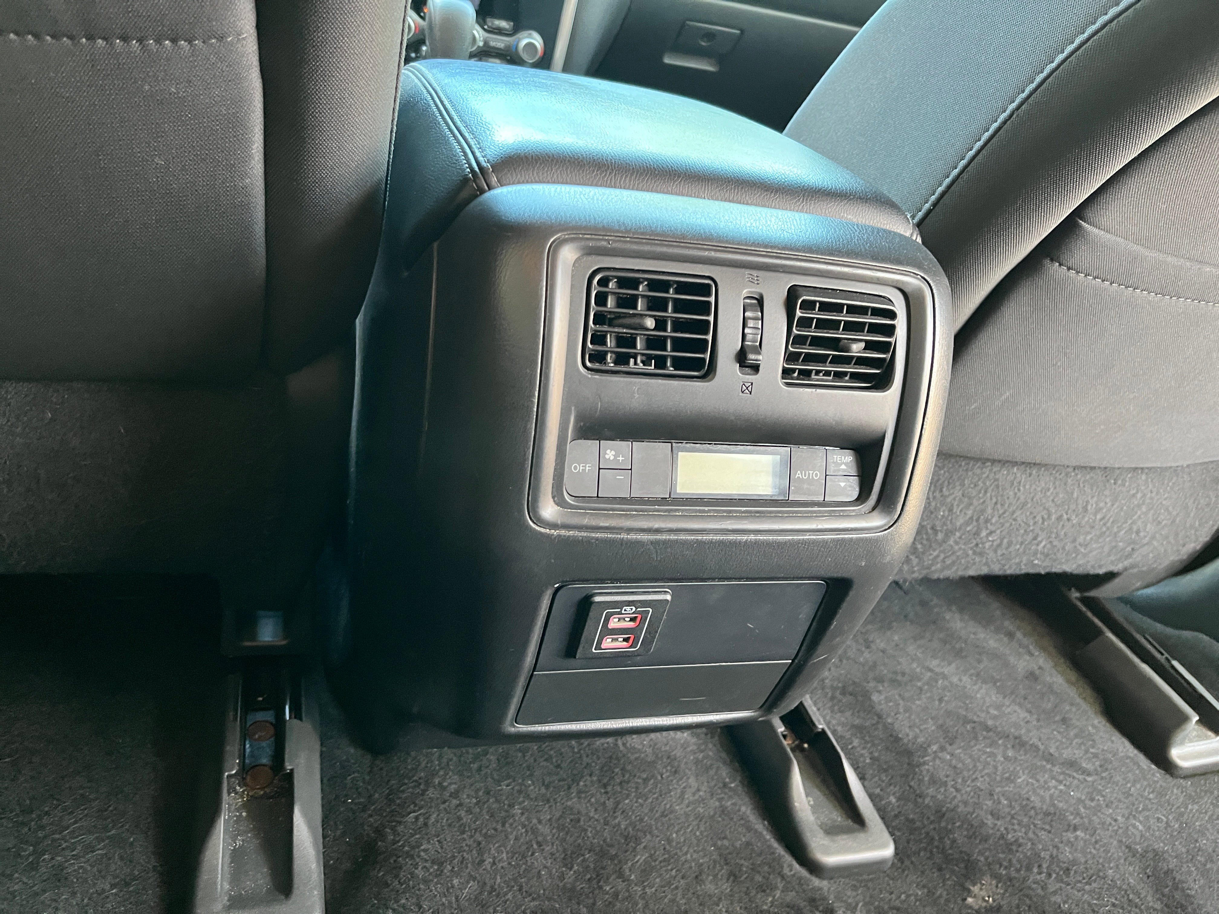 2018 Nissan Pathfinder S 23
