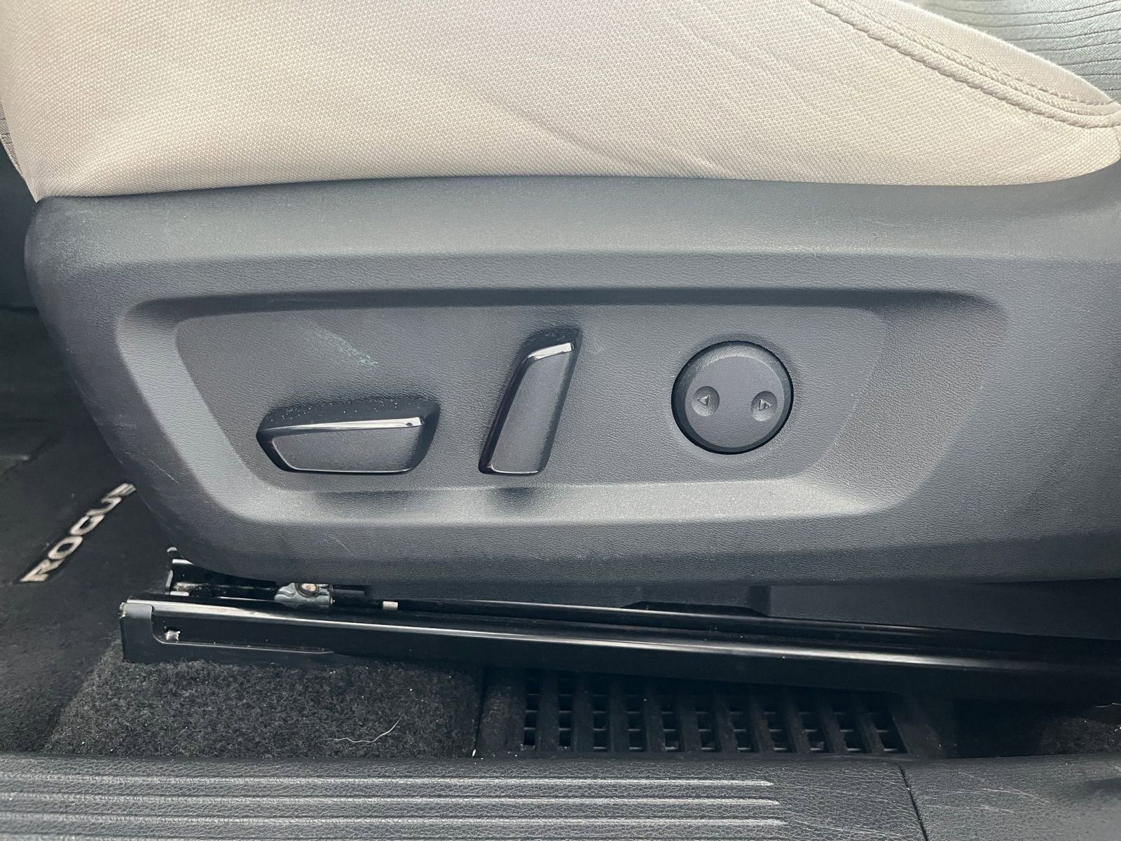 Thumbnail: 2023 Nissan Rogue - 23