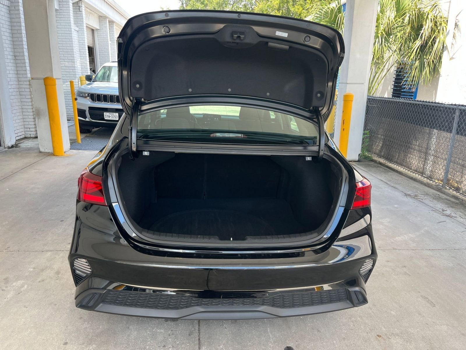 Thumbnail: 2024 Kia Forte - 31