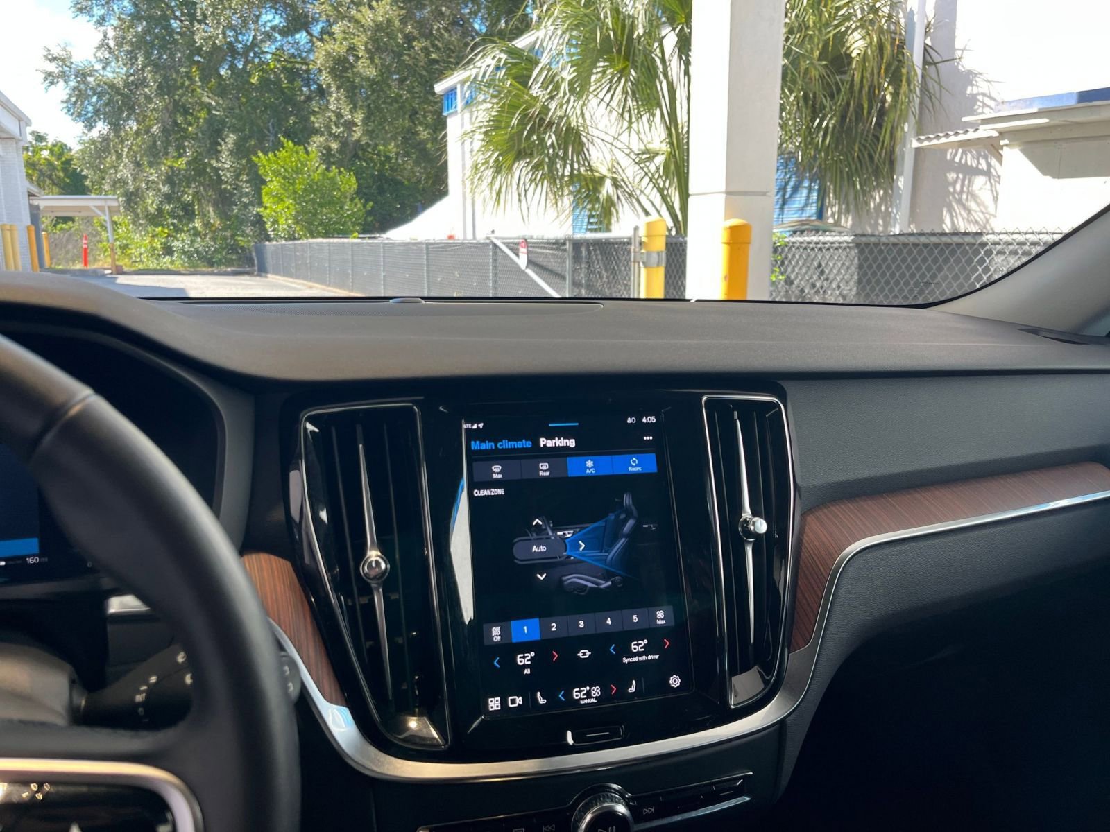 Thumbnail: 2025 Volvo S60 - 18