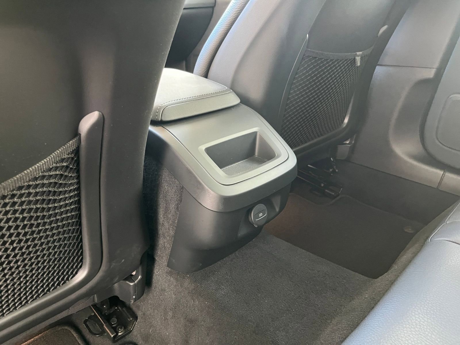 Thumbnail: 2025 Volvo S60 - 24