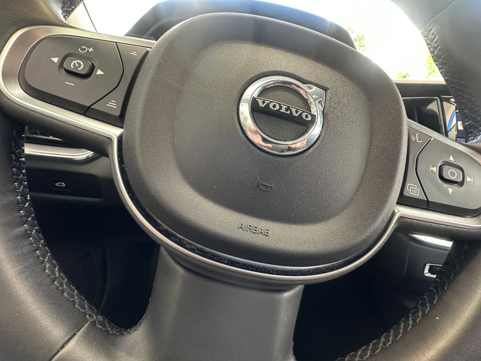 Thumbnail: 2024 Volvo S60 - 28