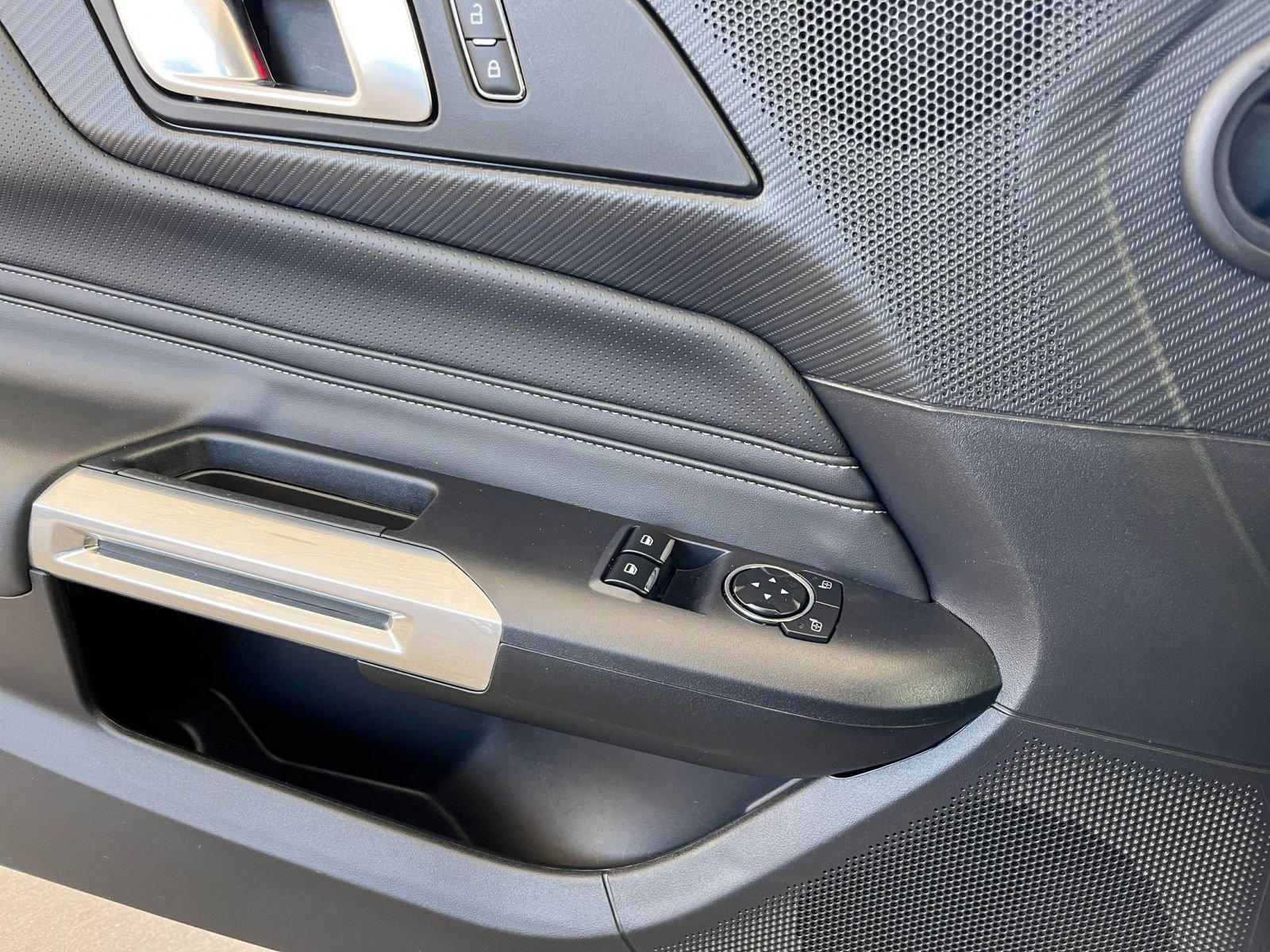 Thumbnail: 2025 Ford Mustang - 18