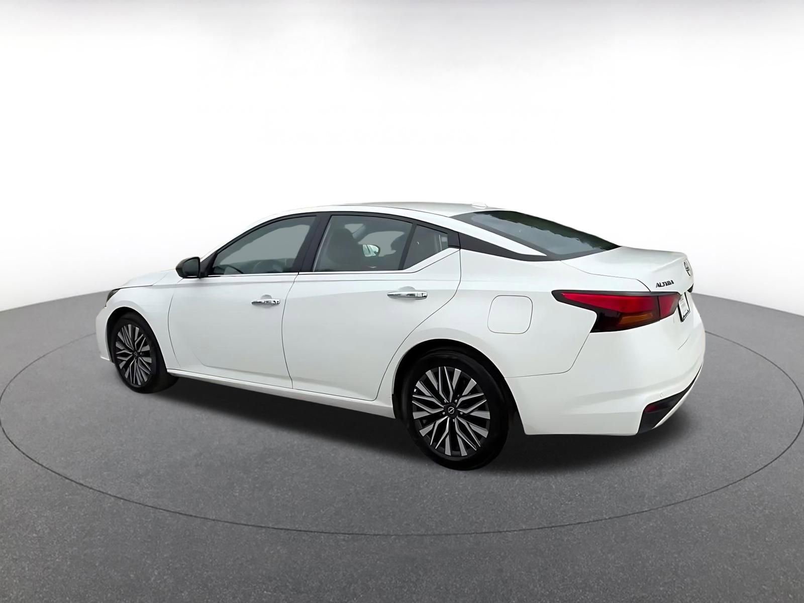 Thumbnail: 2025 Nissan Altima - 10
