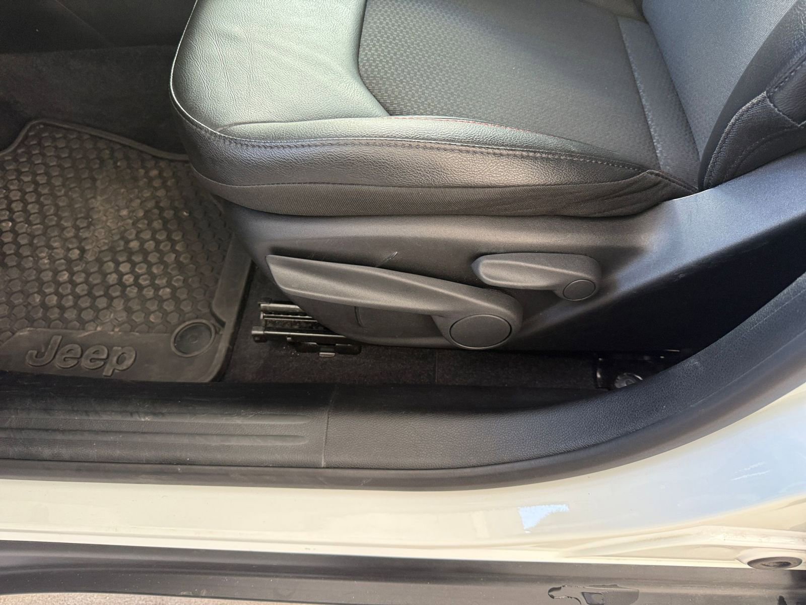 Thumbnail: 2025 Jeep Compass - 23