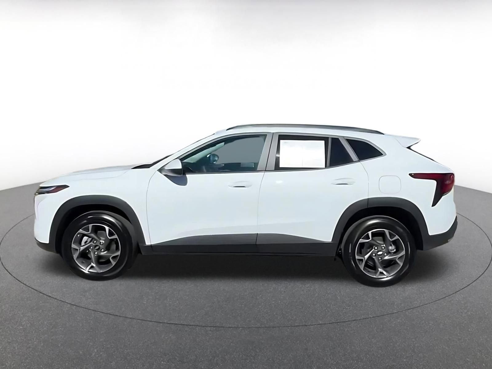 Thumbnail: 2025 Chevrolet Trax - 9