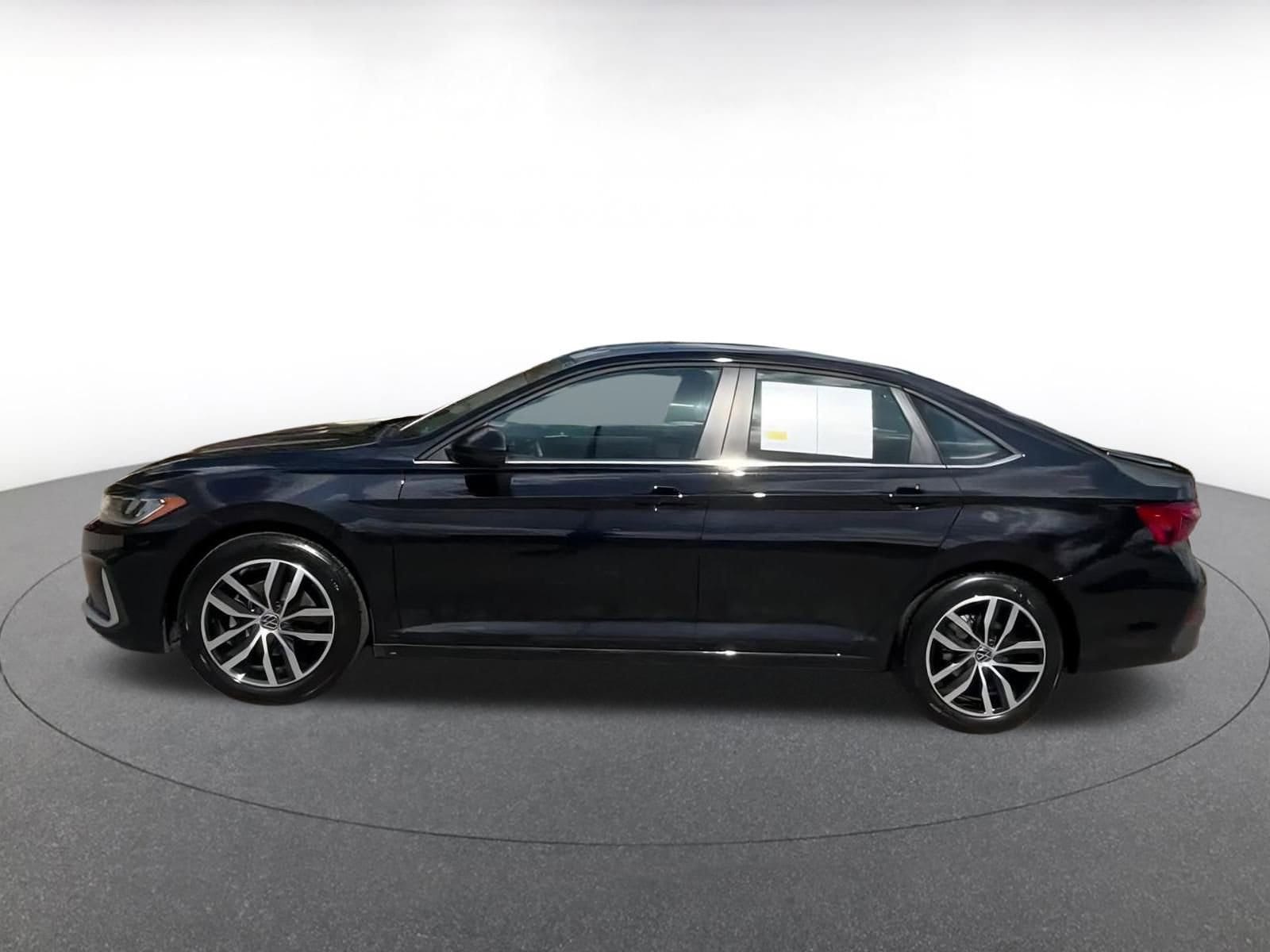 Thumbnail: 2025 Volkswagen Jetta - 9