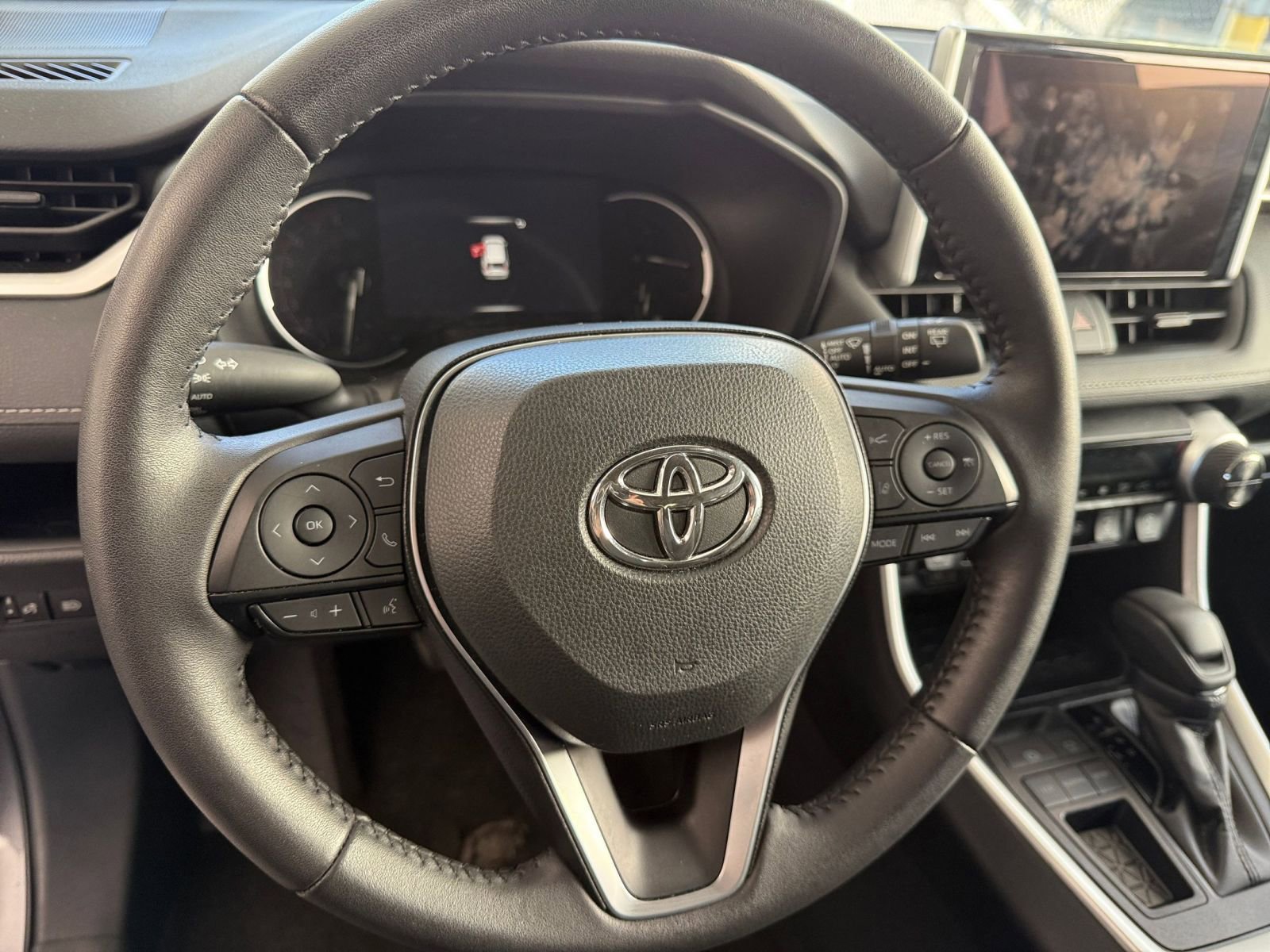 Thumbnail: 2025 Toyota RAV4 - 28