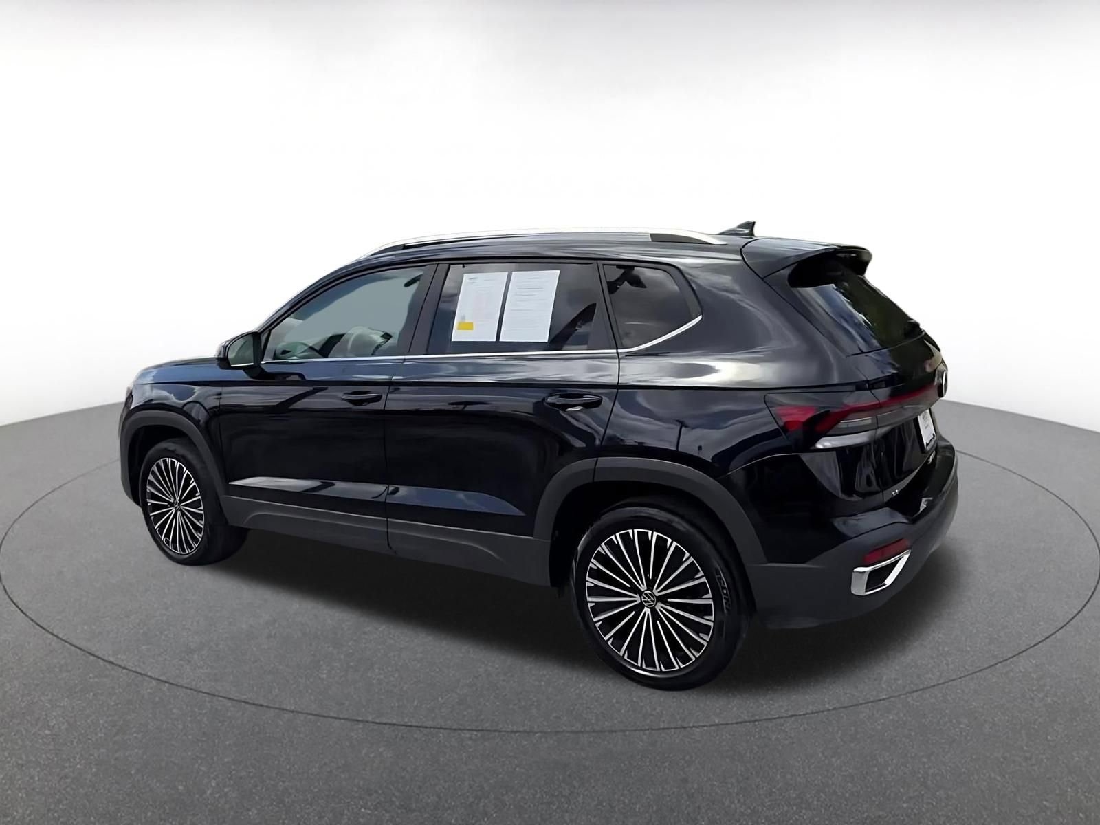 Thumbnail: 2025 Volkswagen Taos - 10