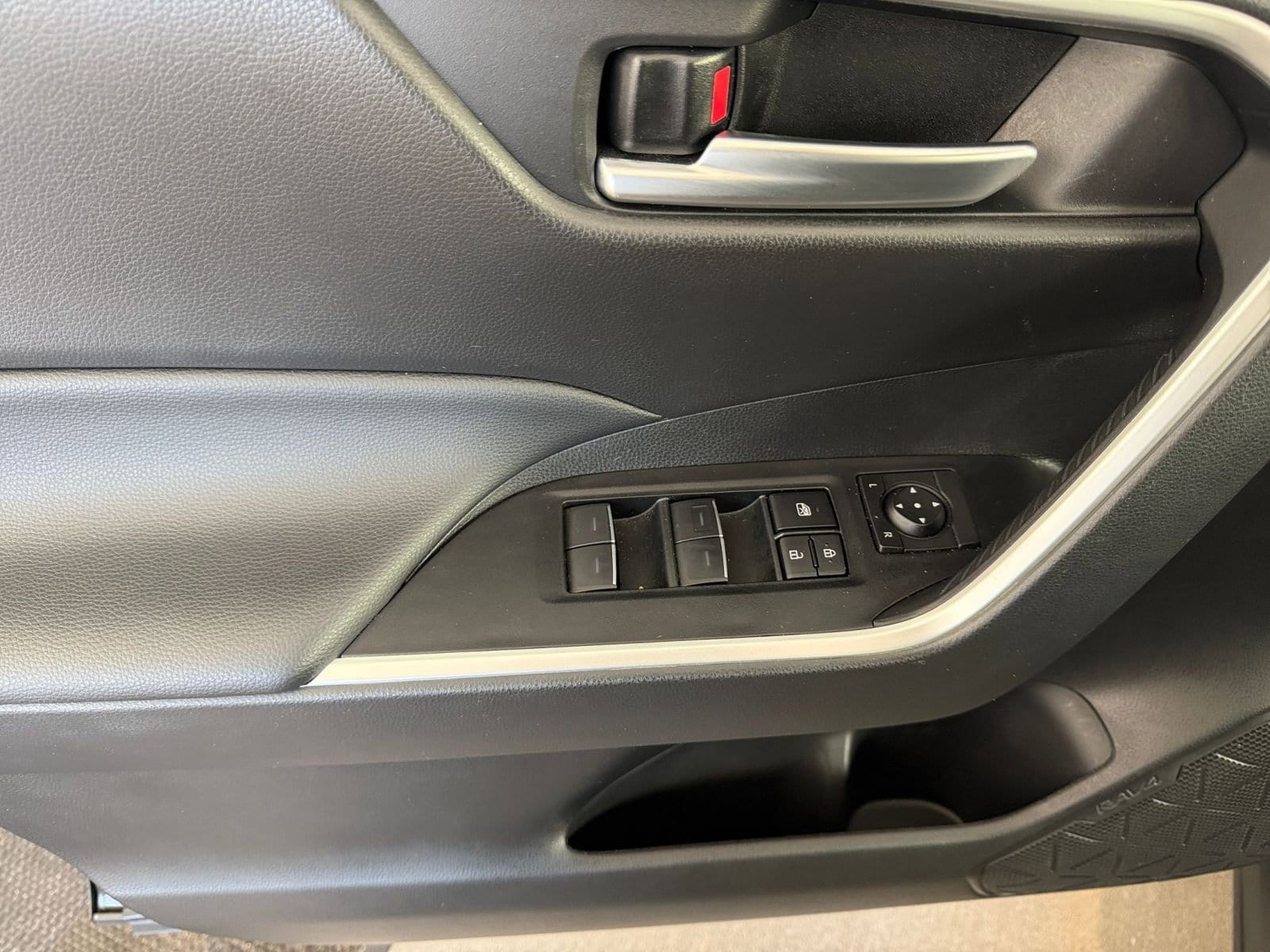 Thumbnail: 2025 Toyota RAV4 - 20