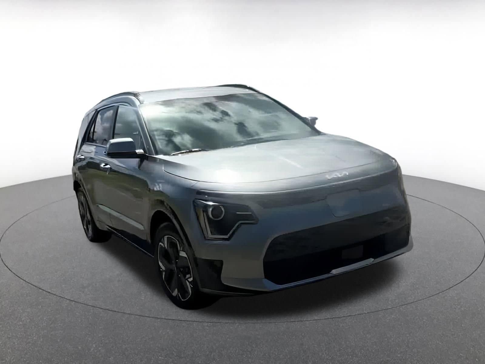Thumbnail: 2023 Kia Niro - 3