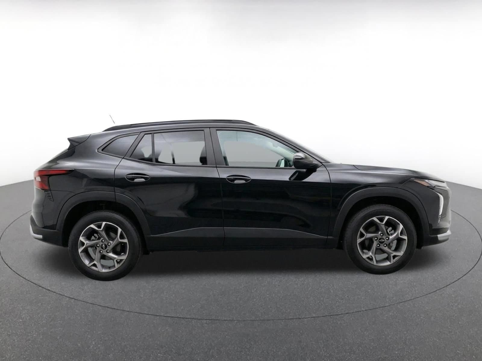 Thumbnail: 2025 Chevrolet Trax - 8