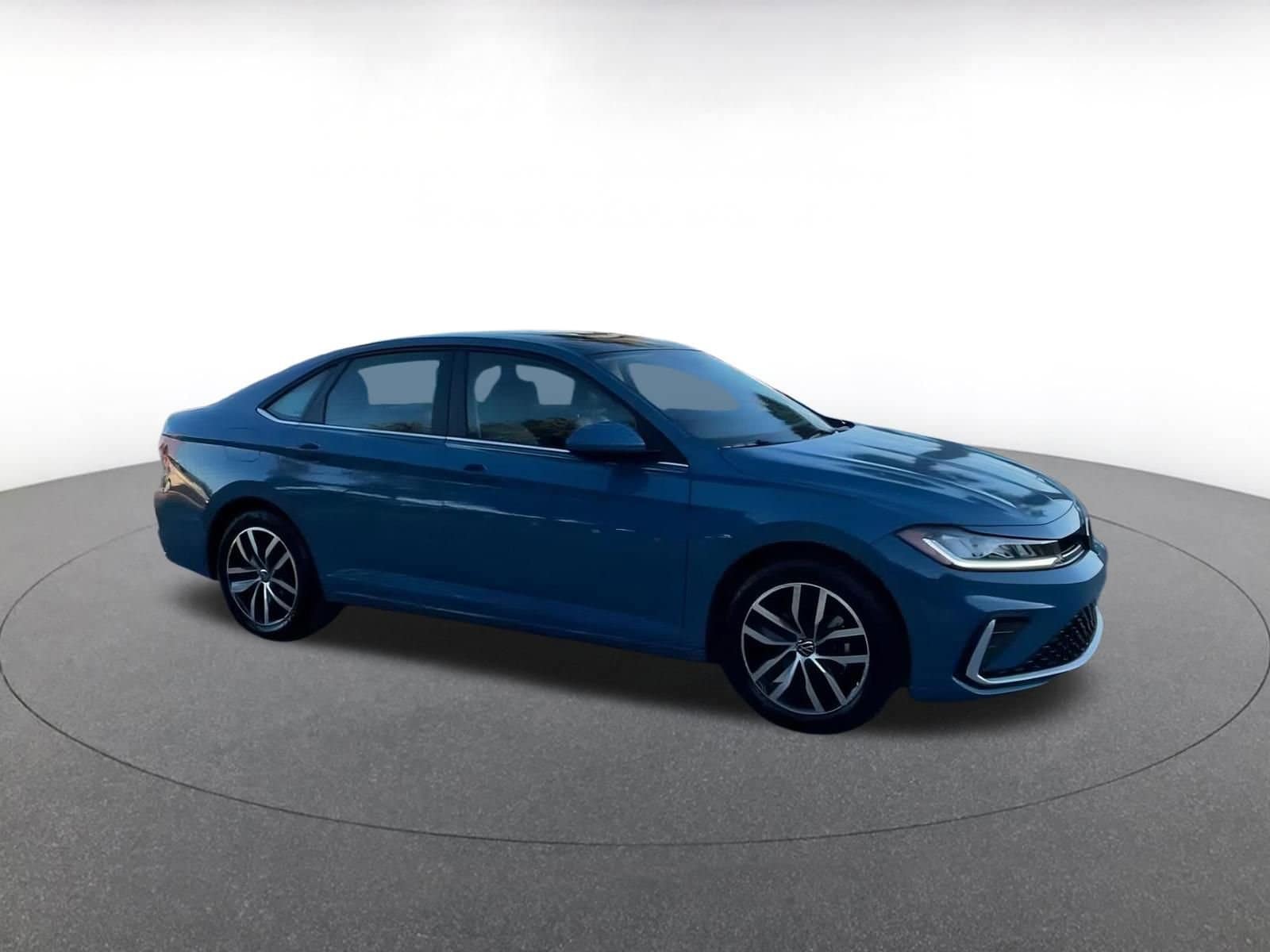 Thumbnail: 2025 Volkswagen Jetta - 2