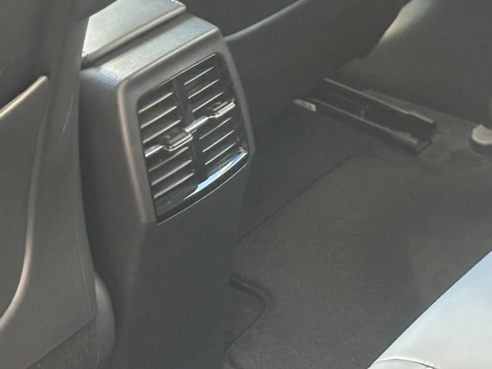 Thumbnail: 2023 Kia Niro - 30