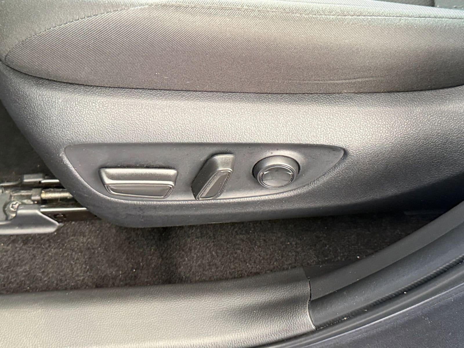 Thumbnail: 2025 Toyota RAV4 - 23