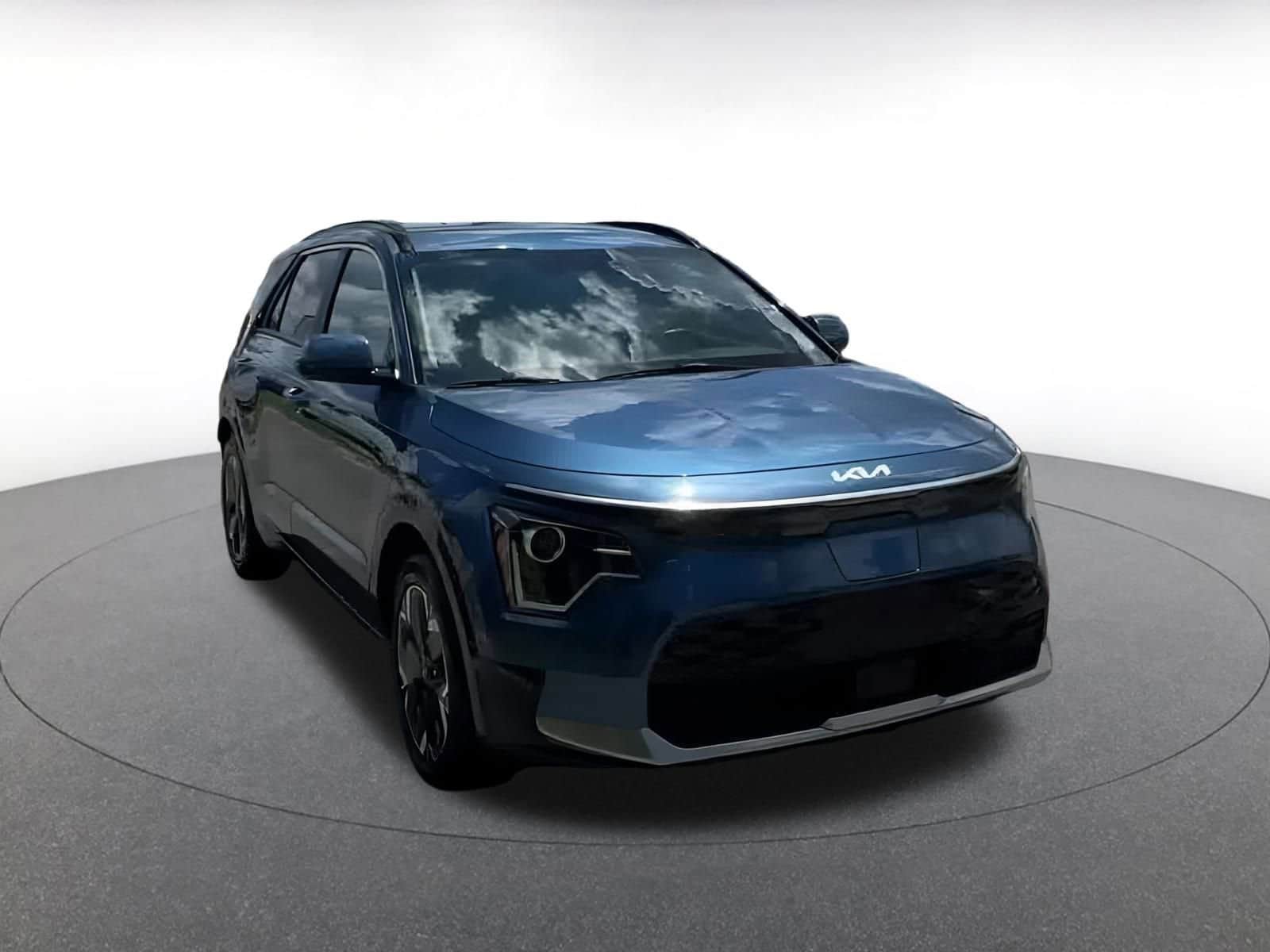 Thumbnail: 2023 Kia Niro - 3