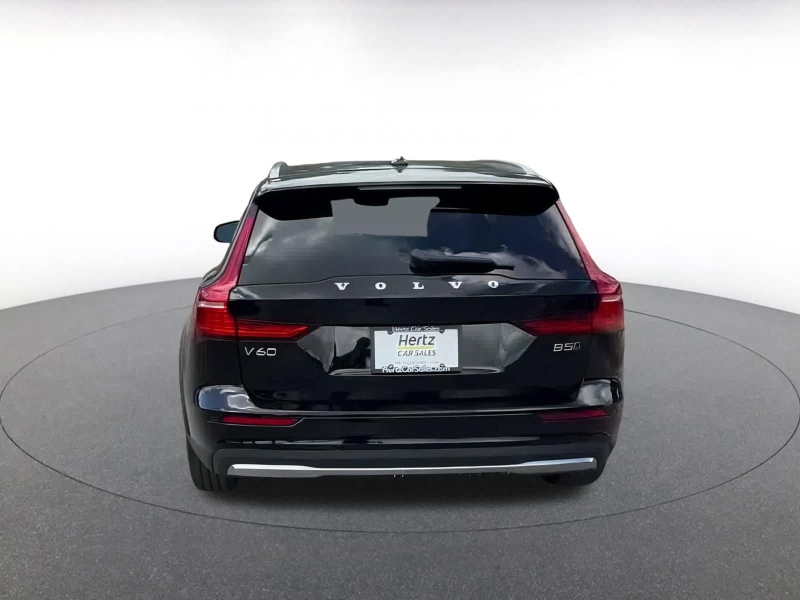 Thumbnail: 2025 Volvo S60 - 12