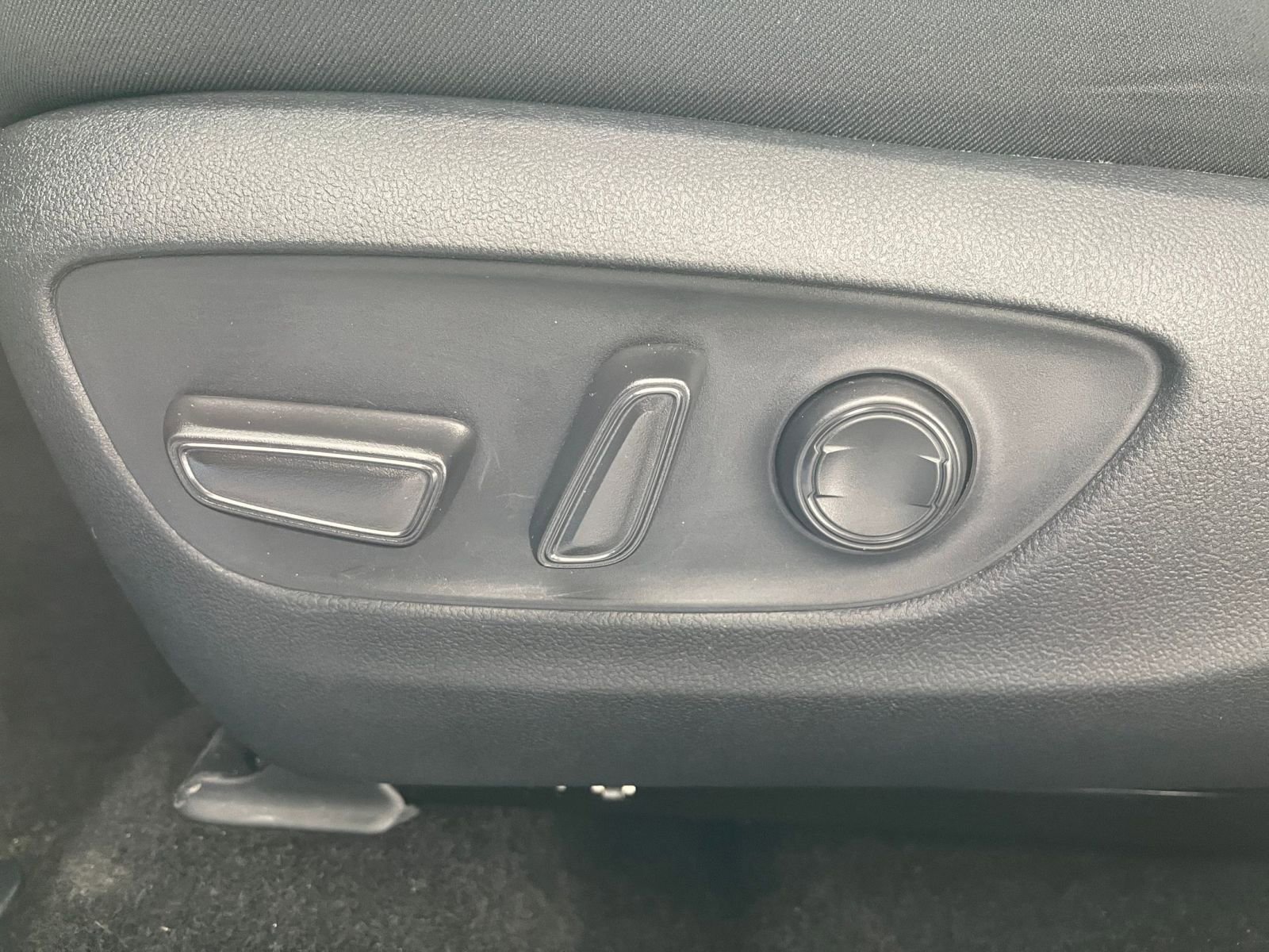 Thumbnail: 2025 Toyota RAV4 - 23