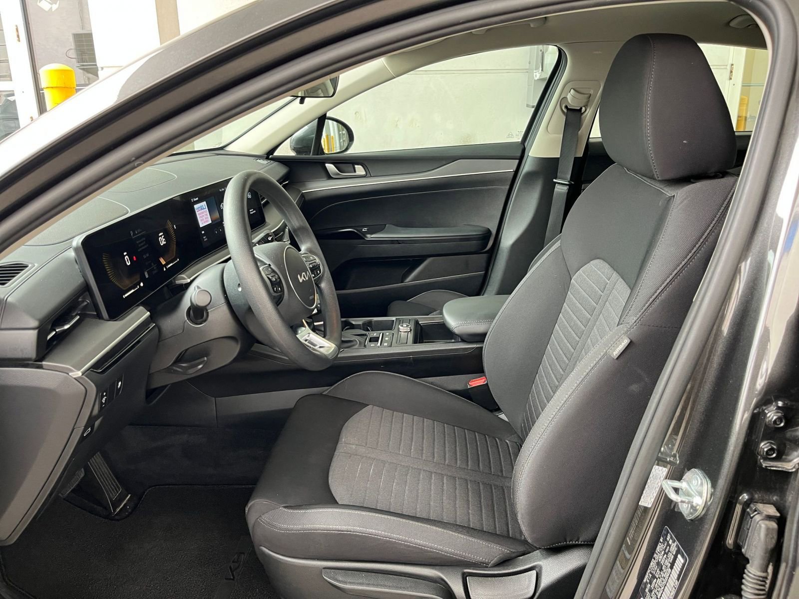 Thumbnail: 2025 Kia K5 - 28