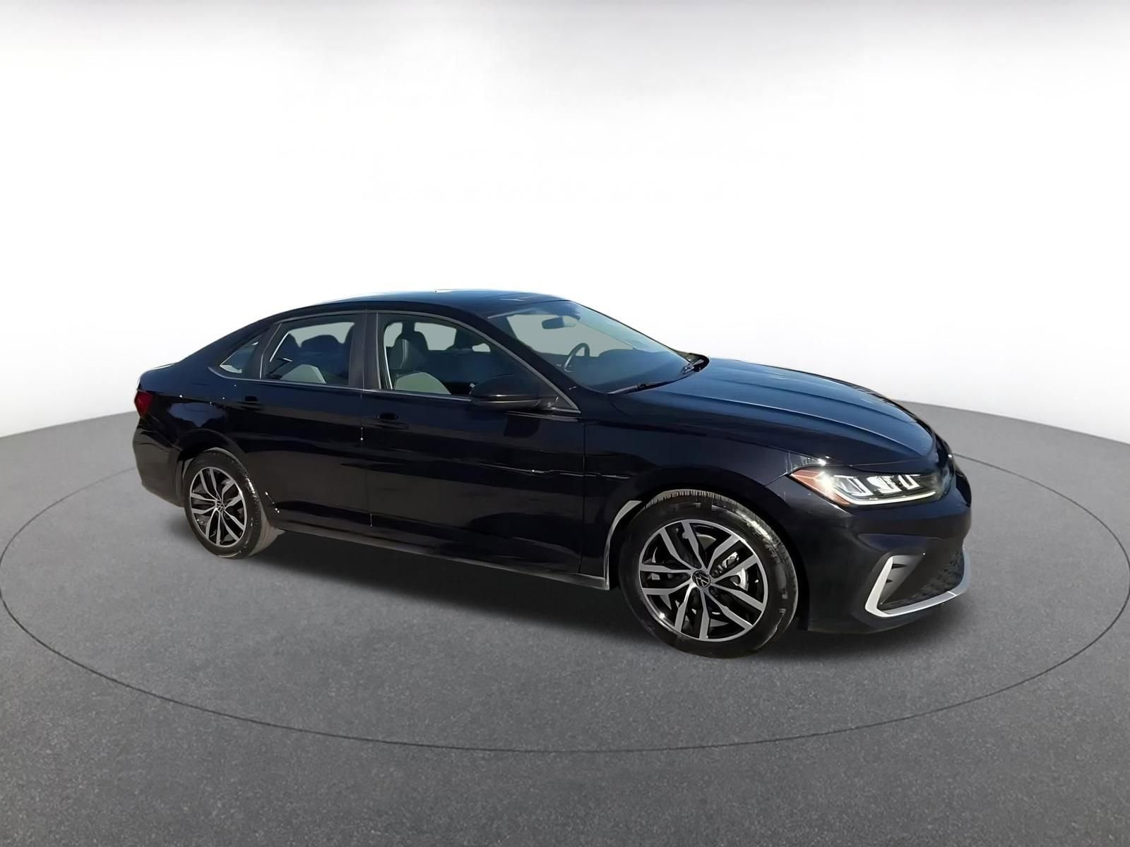 Thumbnail: 2025 Volkswagen Jetta - 2