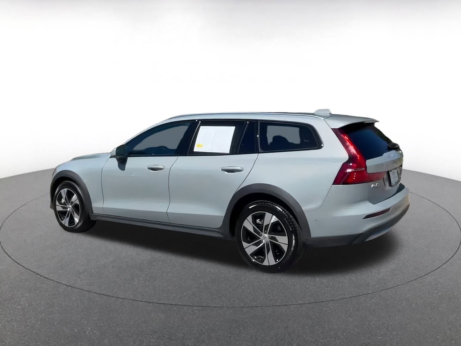 Thumbnail: 2025 Volvo S60 - 10