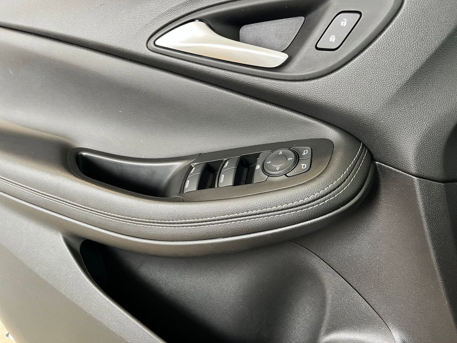 Thumbnail: 2025 Buick Encore GX - 18