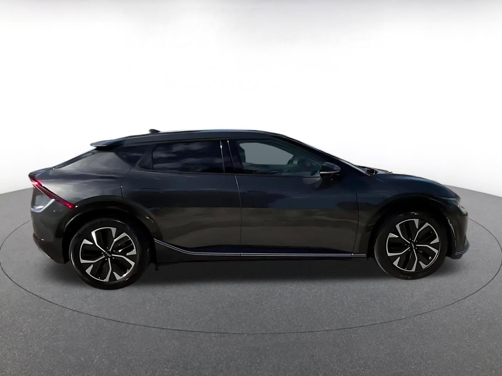 Thumbnail: 2023 Kia EV6 - 16