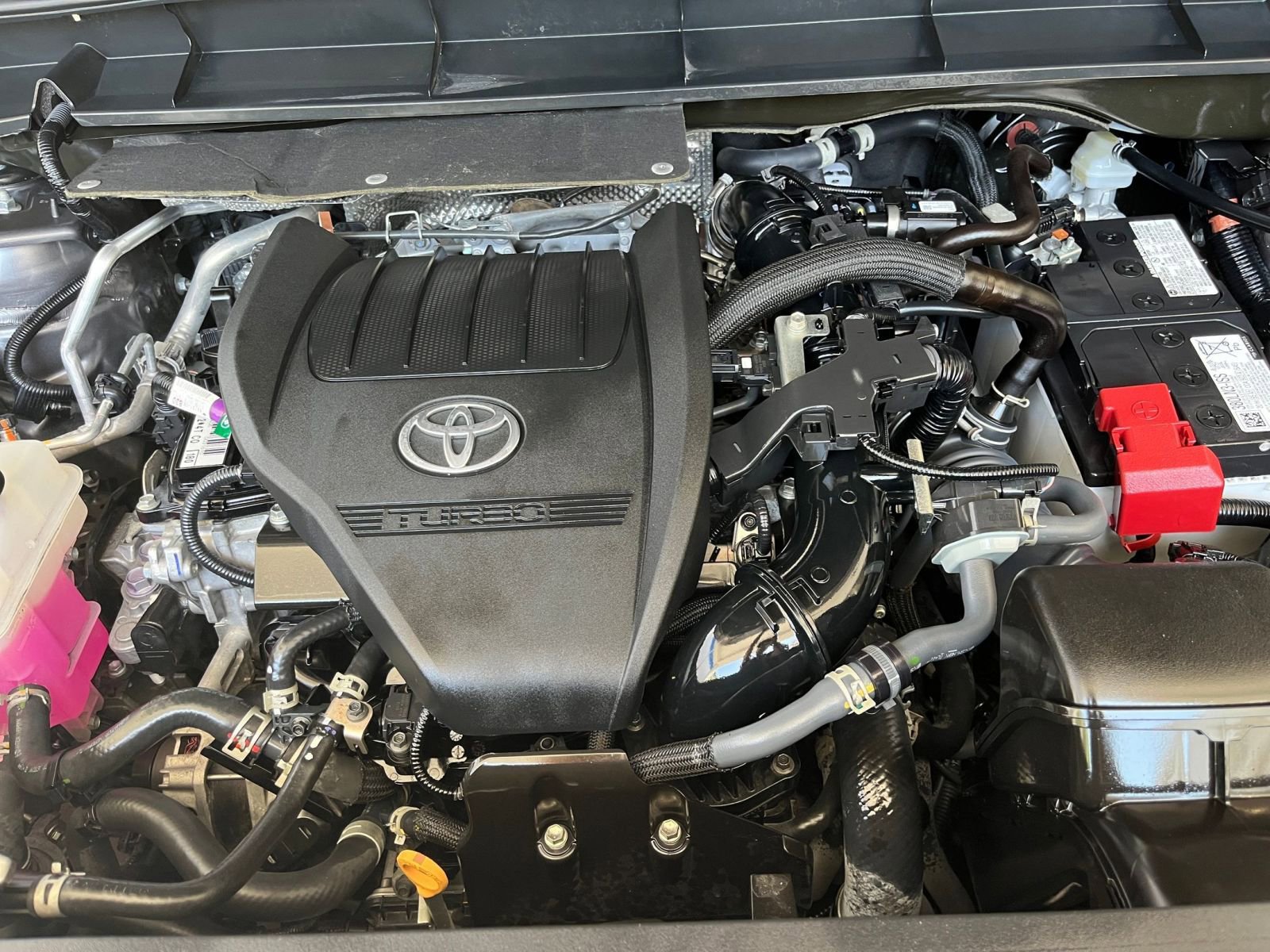 2024 Toyota Highlander XSE 32