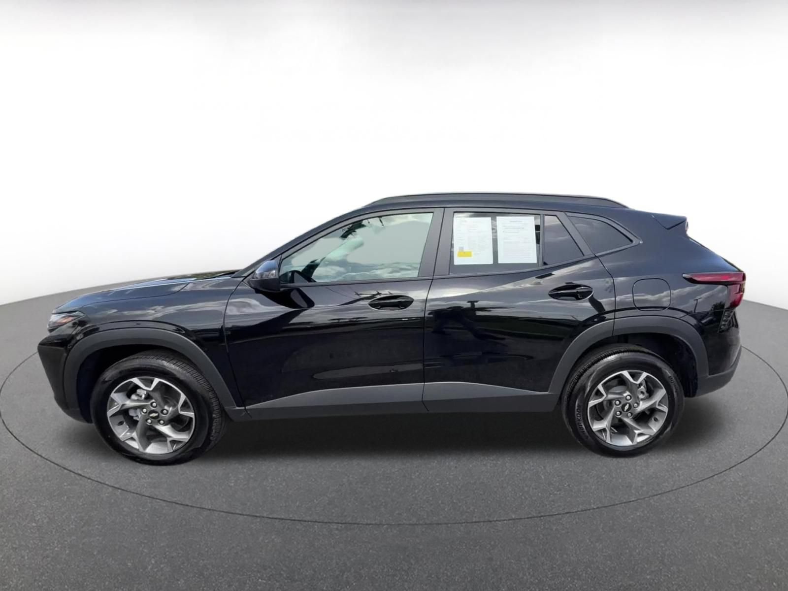 Thumbnail: 2025 Chevrolet Trax - 11