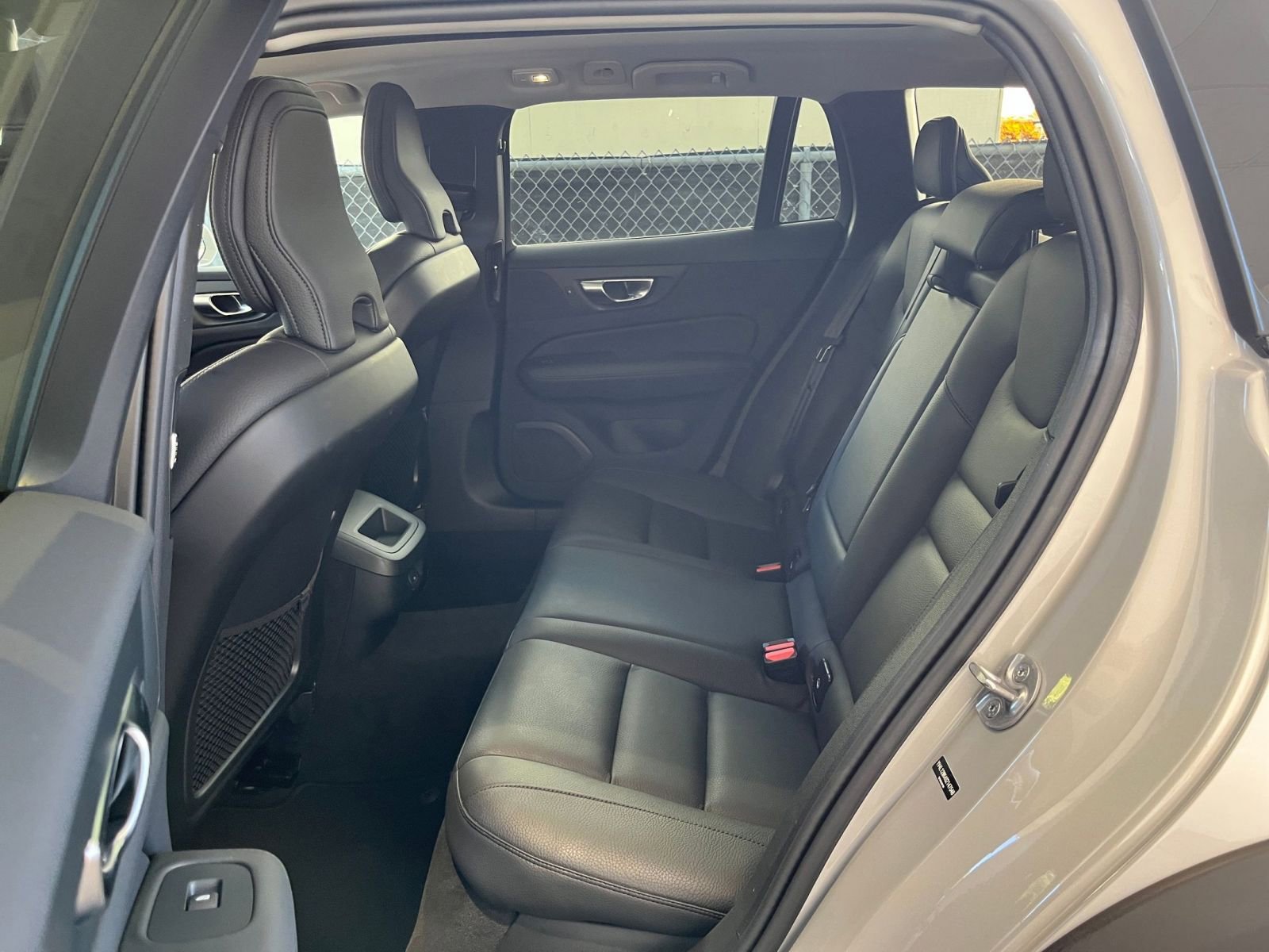 Thumbnail: 2025 Volvo S60 - 25