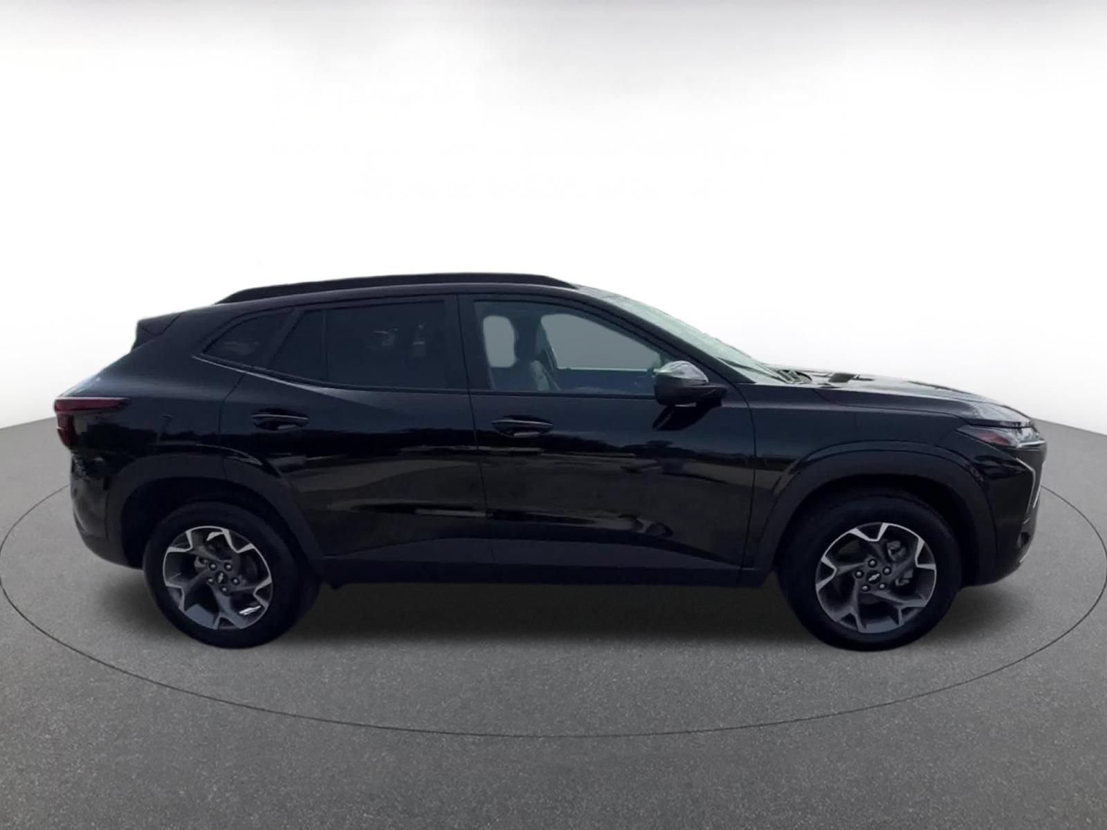 Thumbnail: 2025 Chevrolet Trax - 23