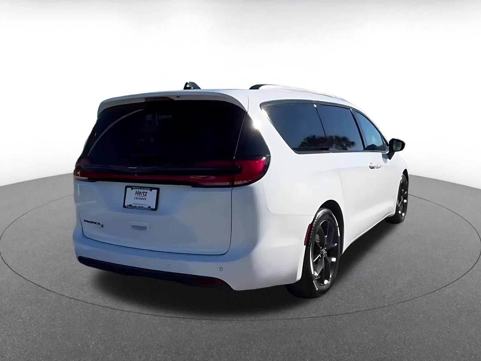 Thumbnail: 2025 Chrysler Pacifica - 14