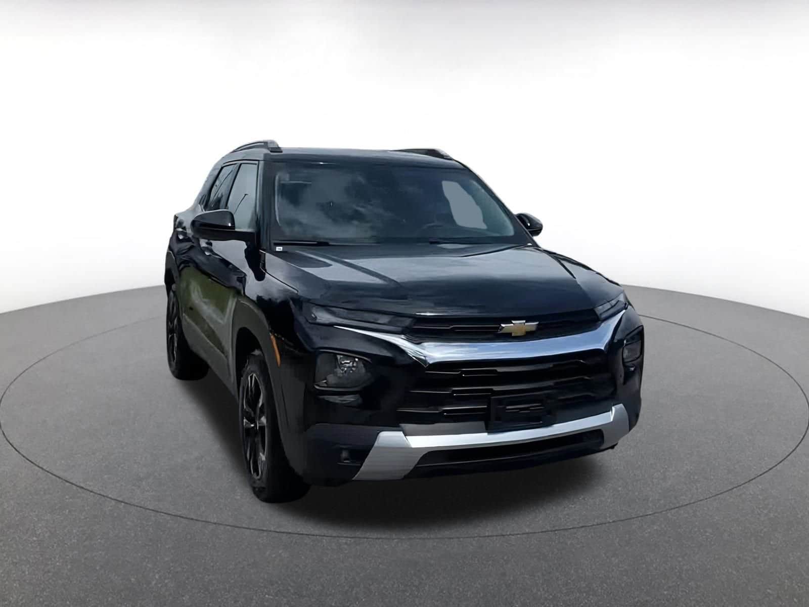 Thumbnail: 2023 Chevrolet TrailBlazer - 3
