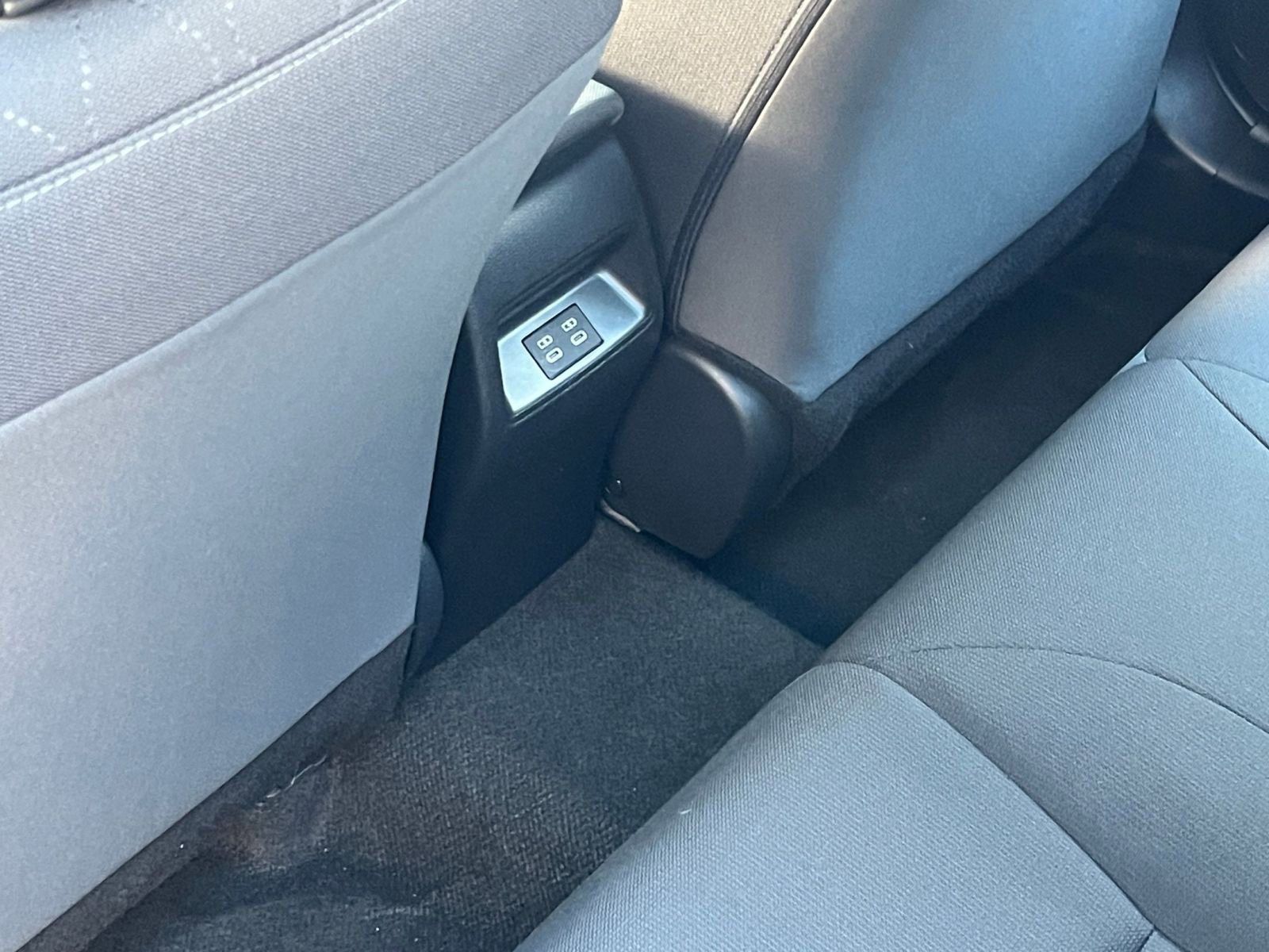 Thumbnail: 2025 Toyota Corolla - 24