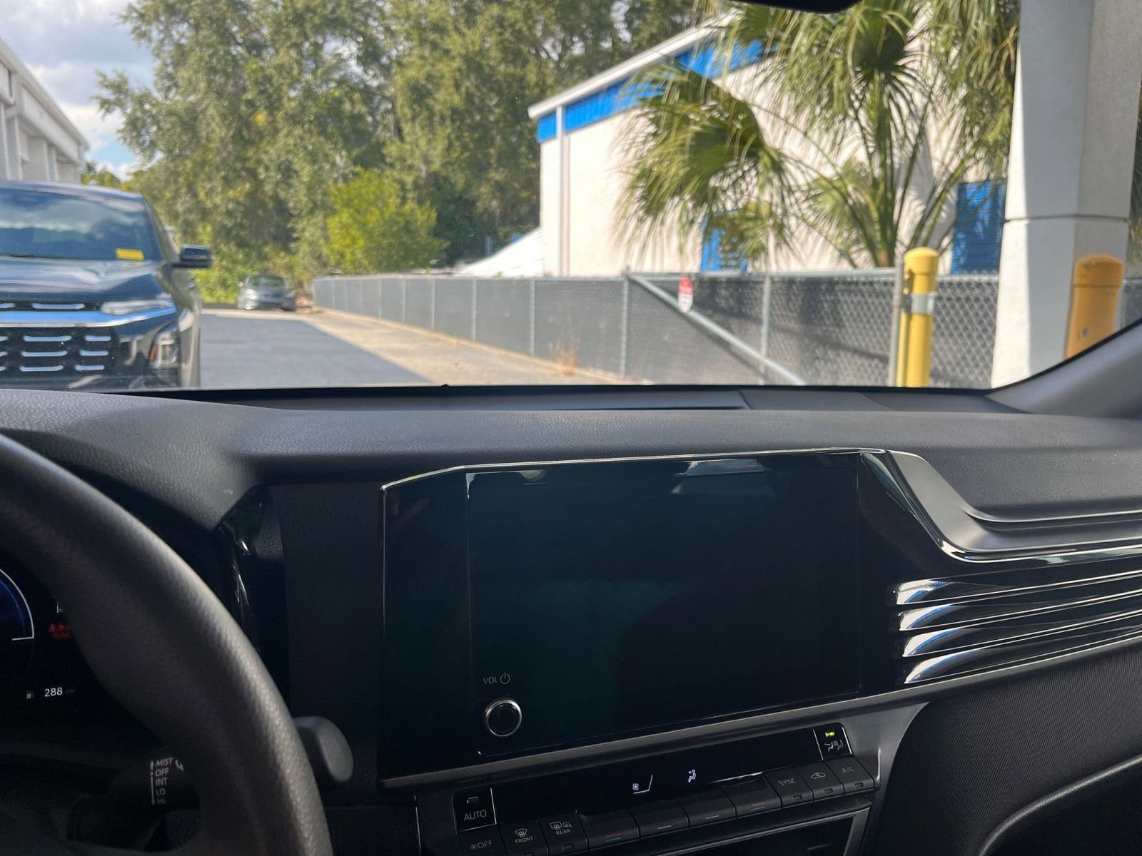 Thumbnail: 2025 Toyota Camry - 18