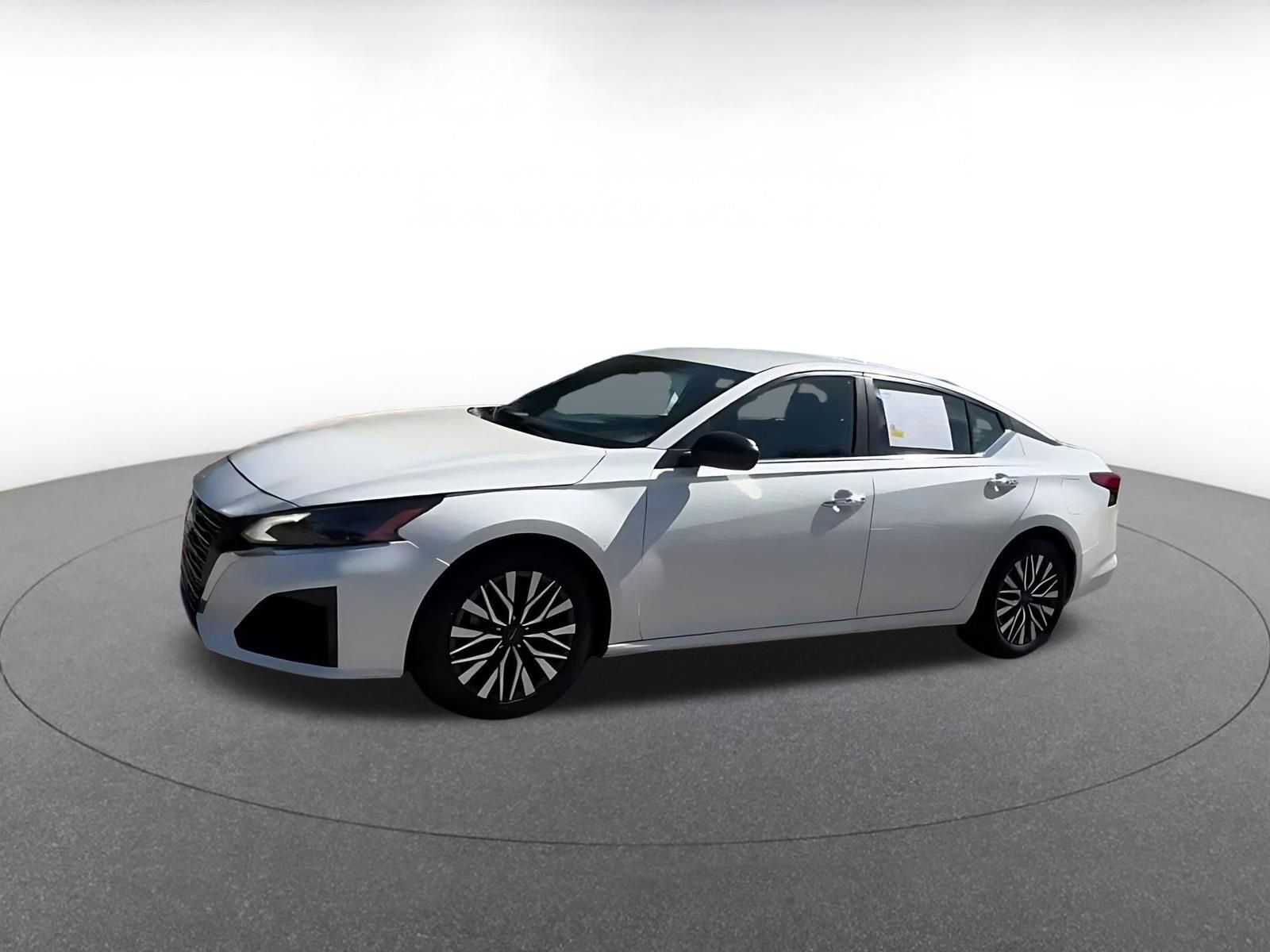 Thumbnail: 2025 Nissan Altima - 8