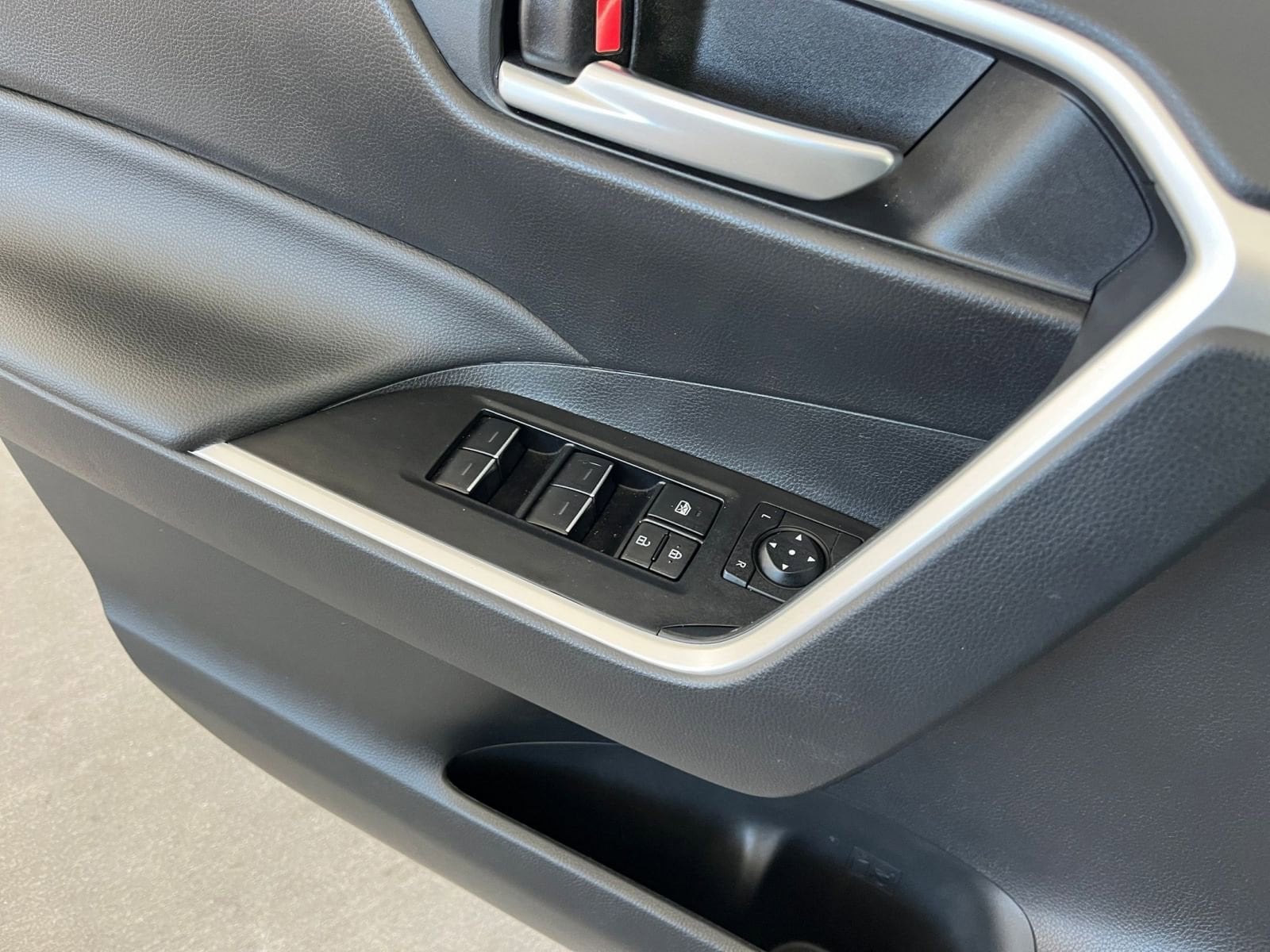 Thumbnail: 2025 Toyota RAV4 - 20