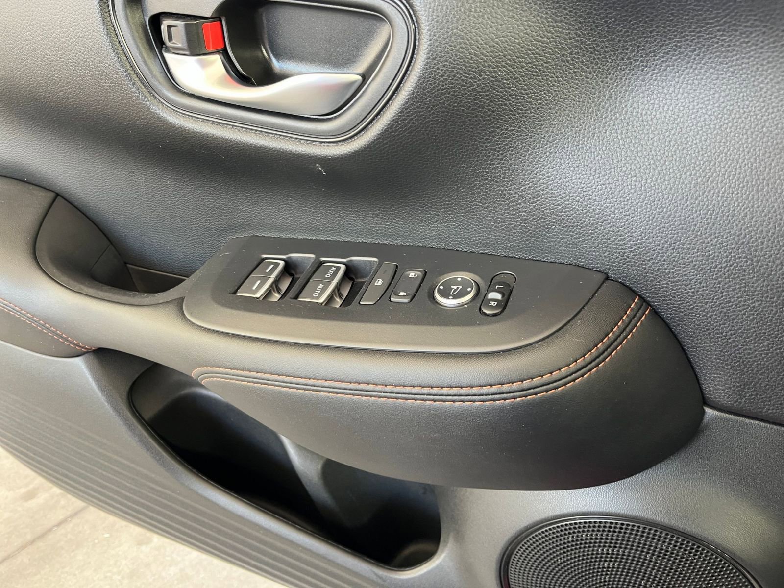 Thumbnail: 2025 Honda HR-V - 18