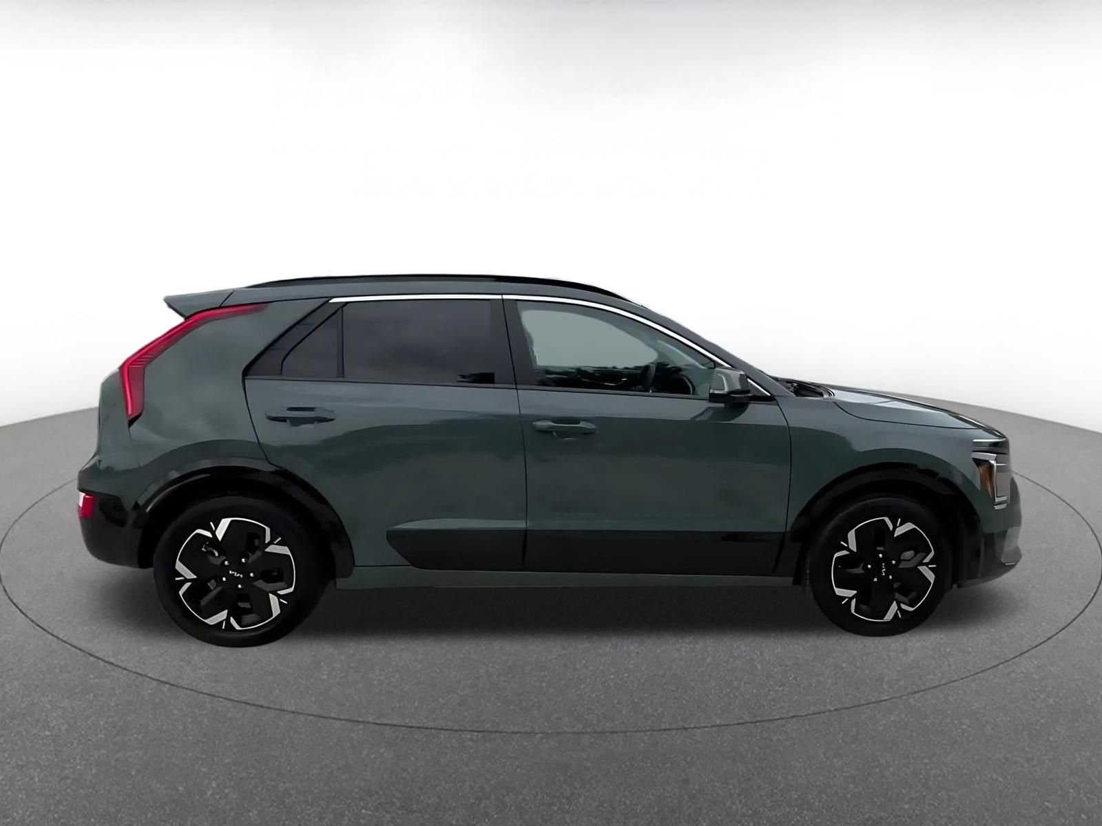 Thumbnail: 2024 Kia Niro - 16