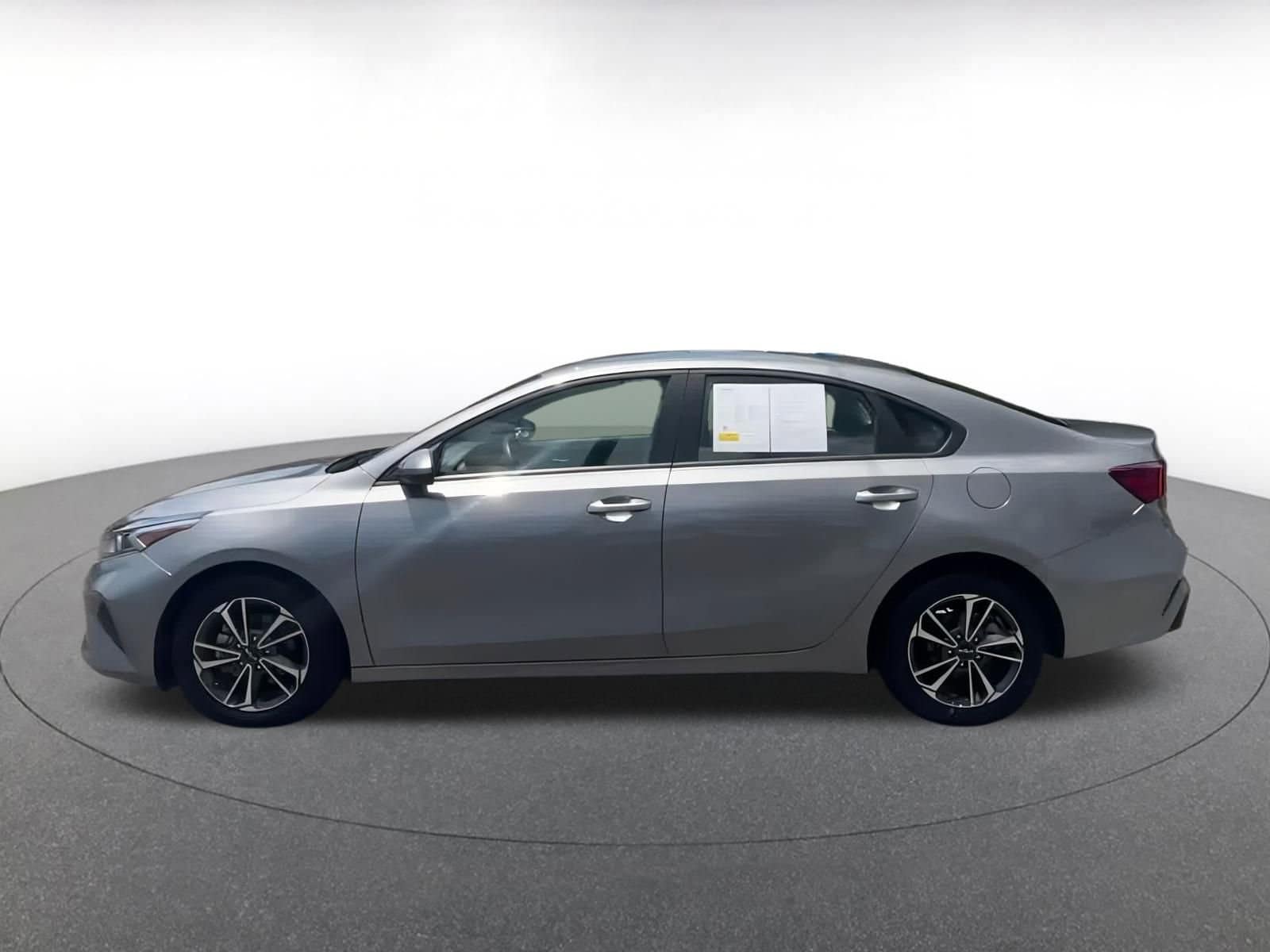 Thumbnail: 2024 Kia Forte - 7