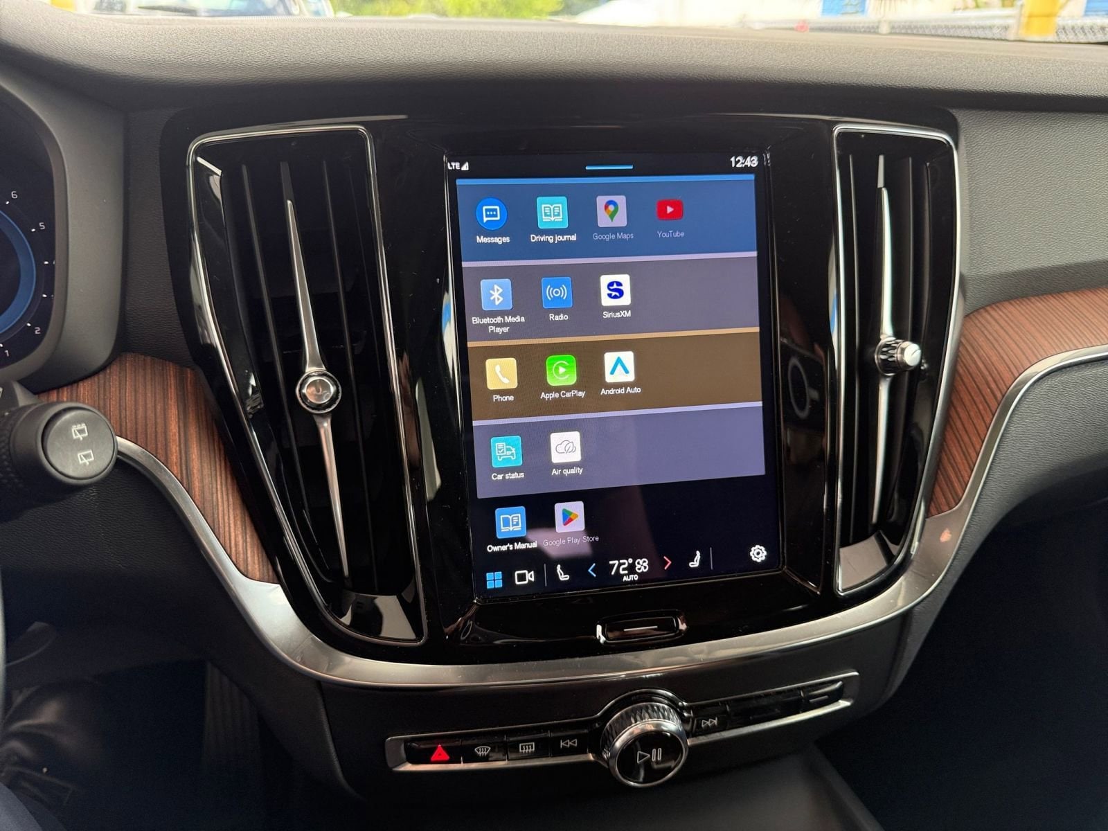 Thumbnail: 2025 Volvo S60 - 21